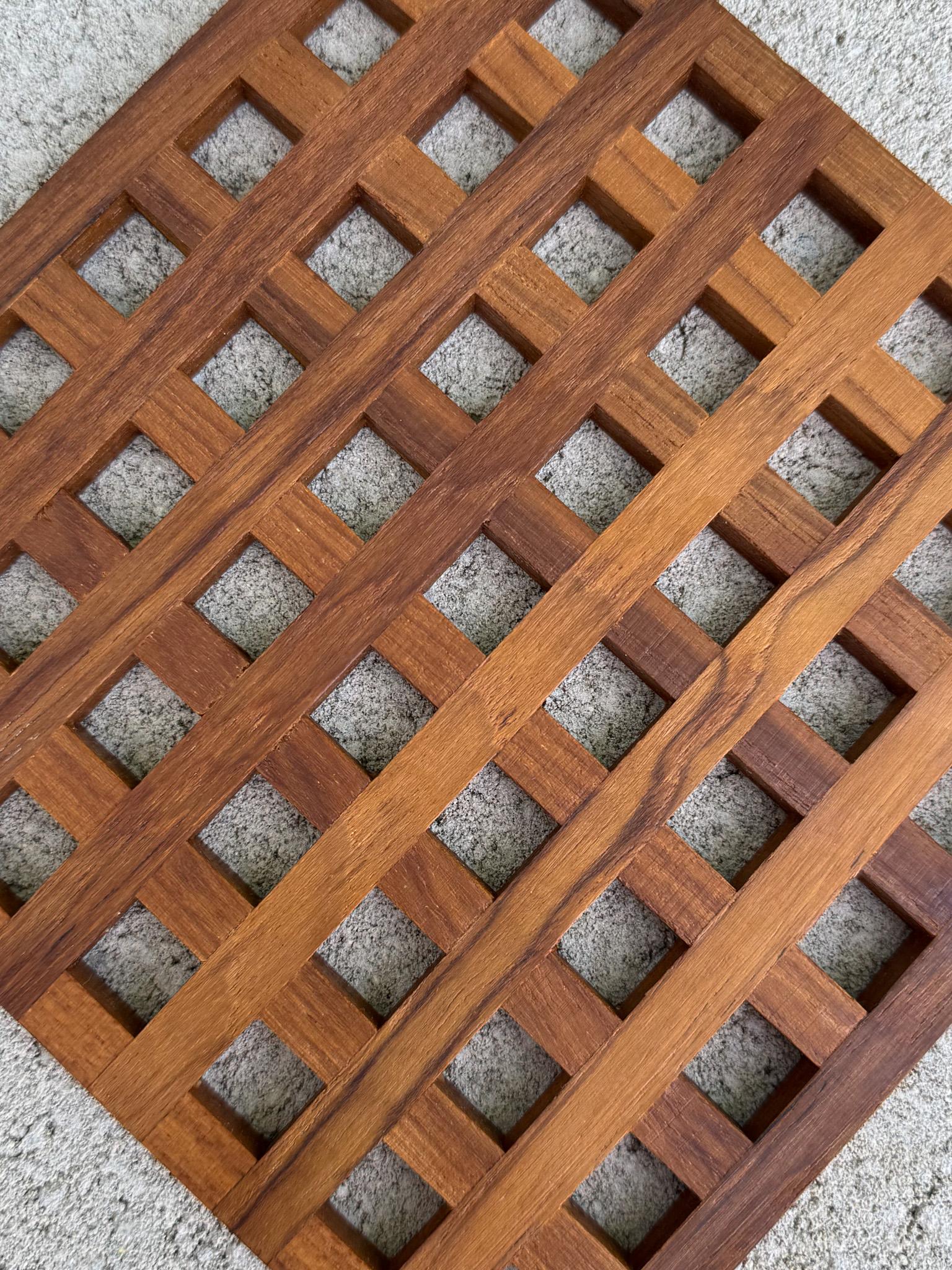 Jens Quistgaard Teck Lattice Trivet w/ Original Box for Dansk, Denmark, c.1965 Bon état - En vente à San Juan Capistrano, CA