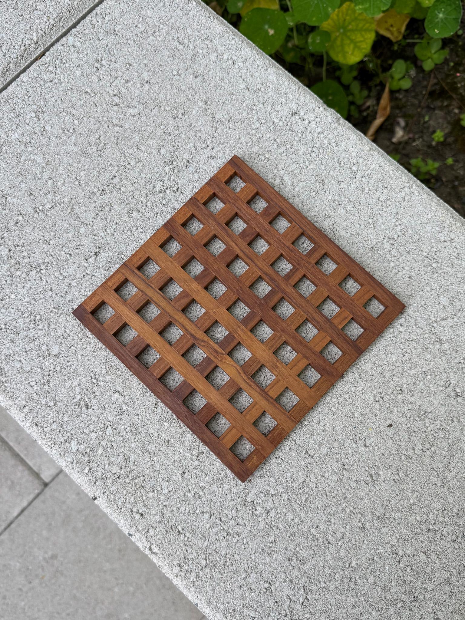 Jens Quistgaard Teck Lattice Trivet w/ Original Box for Dansk, Denmark, c.1965 en vente 4