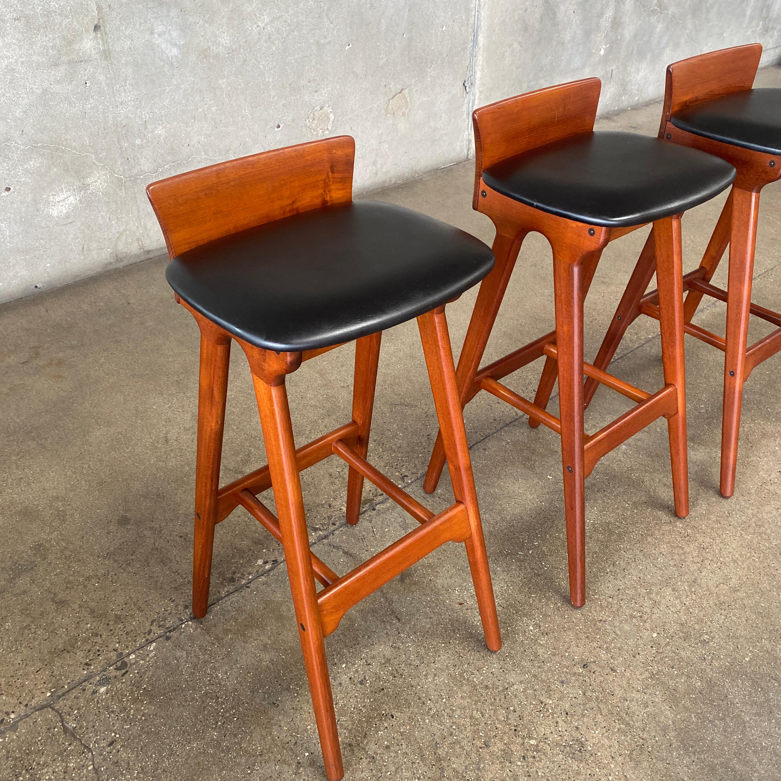 Danese Sgabelli da bar di metà secolo Erik Buch in teak e pelle Danimarca 1960 RARO in vendita