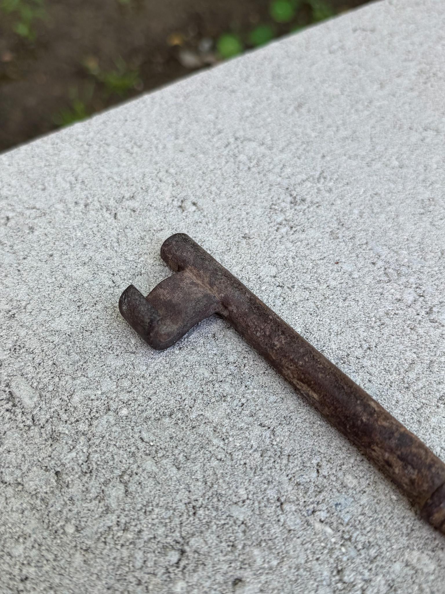 Antique 19th Century Big Cast Iron Key For Sale 1