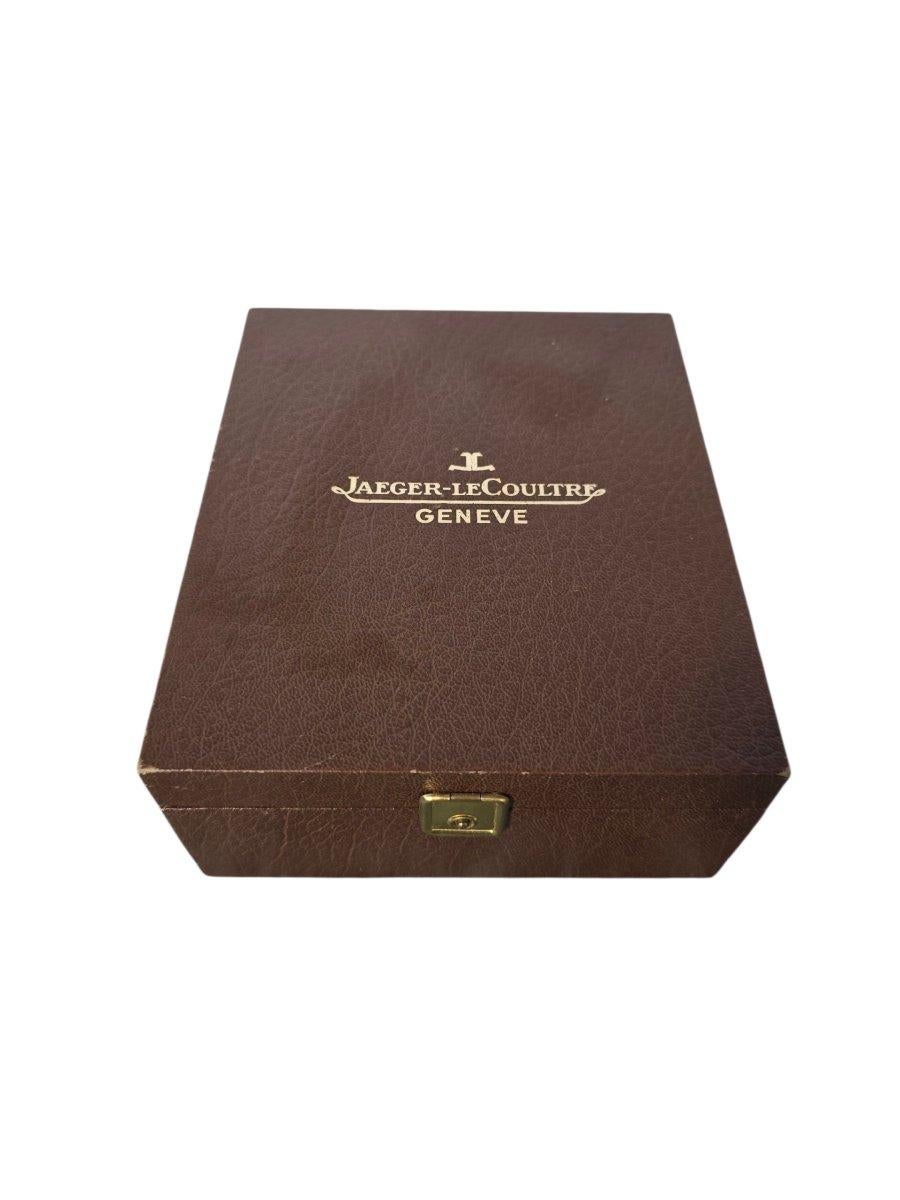 Elegant table clock by Jaeger-LeCoultre, dating from the mid-20th century, comes with its original brown leather box lined with yellow felt, as well as its papers and international warranty.

This iconic model captivates with its refined and