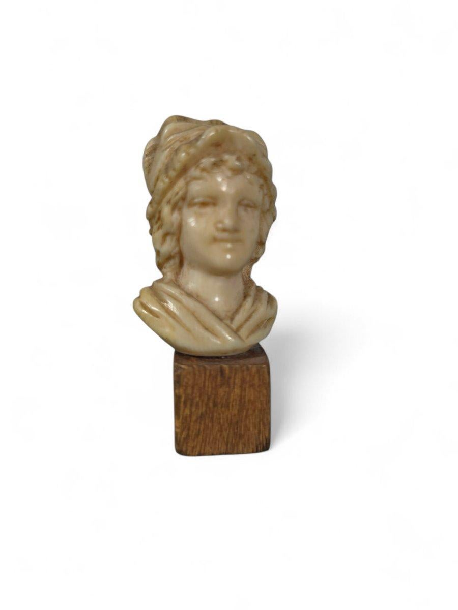 Hand-Carved Small carved bone bust – 19th century For Sale