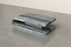 Table basse en marbre Calacatta Midnight, modèle « FOLD » d'ETAMORPH, édition limitée.