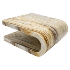 Table basse en marbre Calacatta Sunrise, modèle « FOLD » d'ETAMORPH, édition limitée.