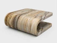 Table basse en marbre Calacatta Sunrise, modèle « FOLD » d'ETAMORPH, édition limitée.