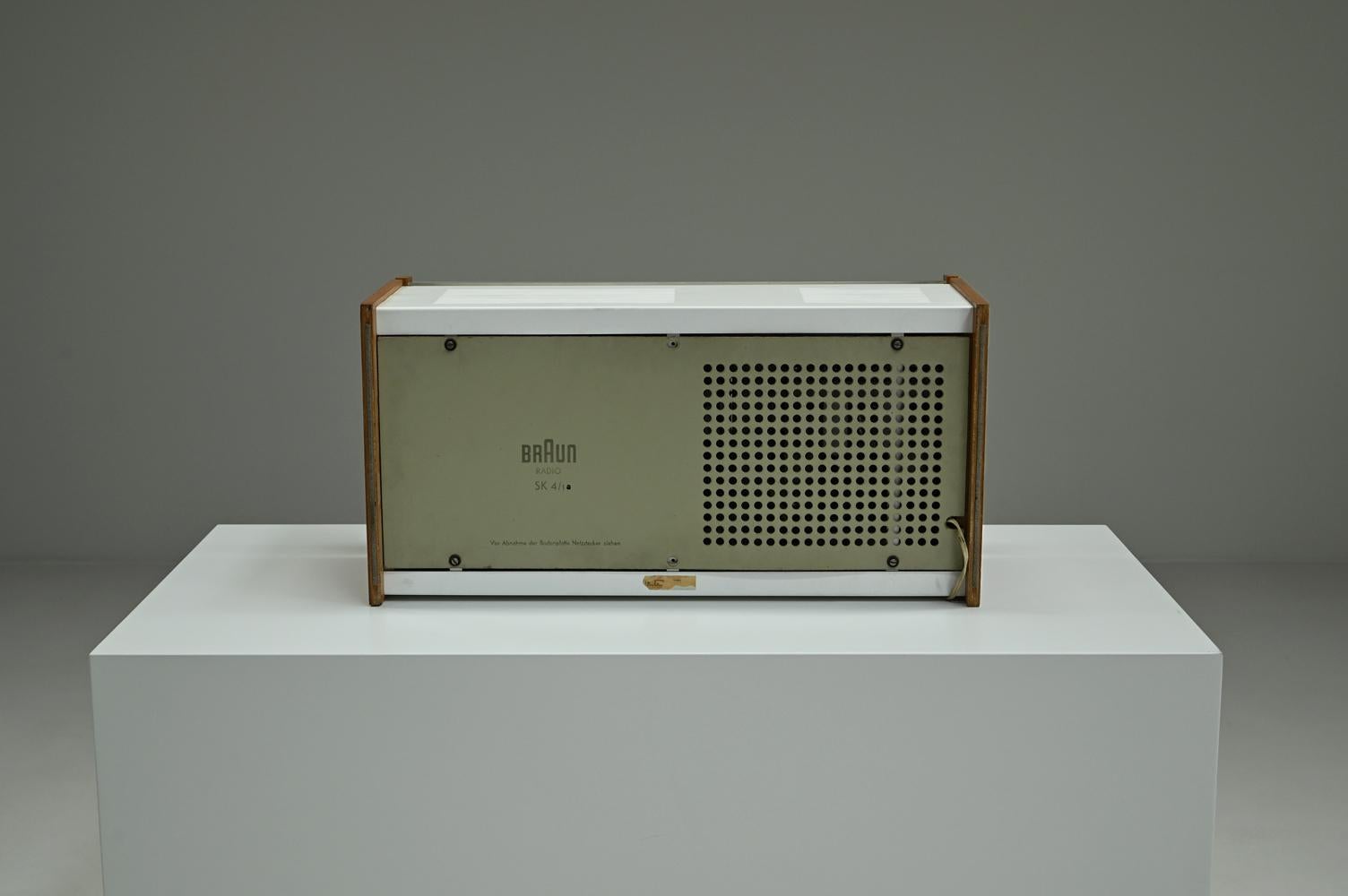 Tourne-disque SK4/1 de Dieter Rams et Hans Gugelot pour Braun, Allemagne, années 1950. en vente 3