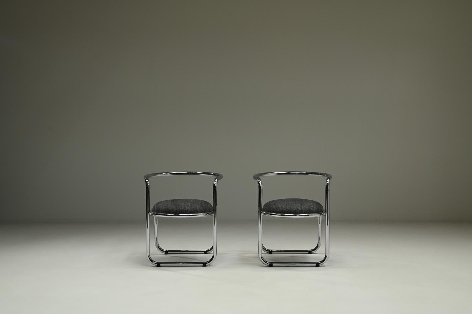 Mid-Century Modern Jeu de 2 chaises d'appoint chromées, 1970 Italie. en vente