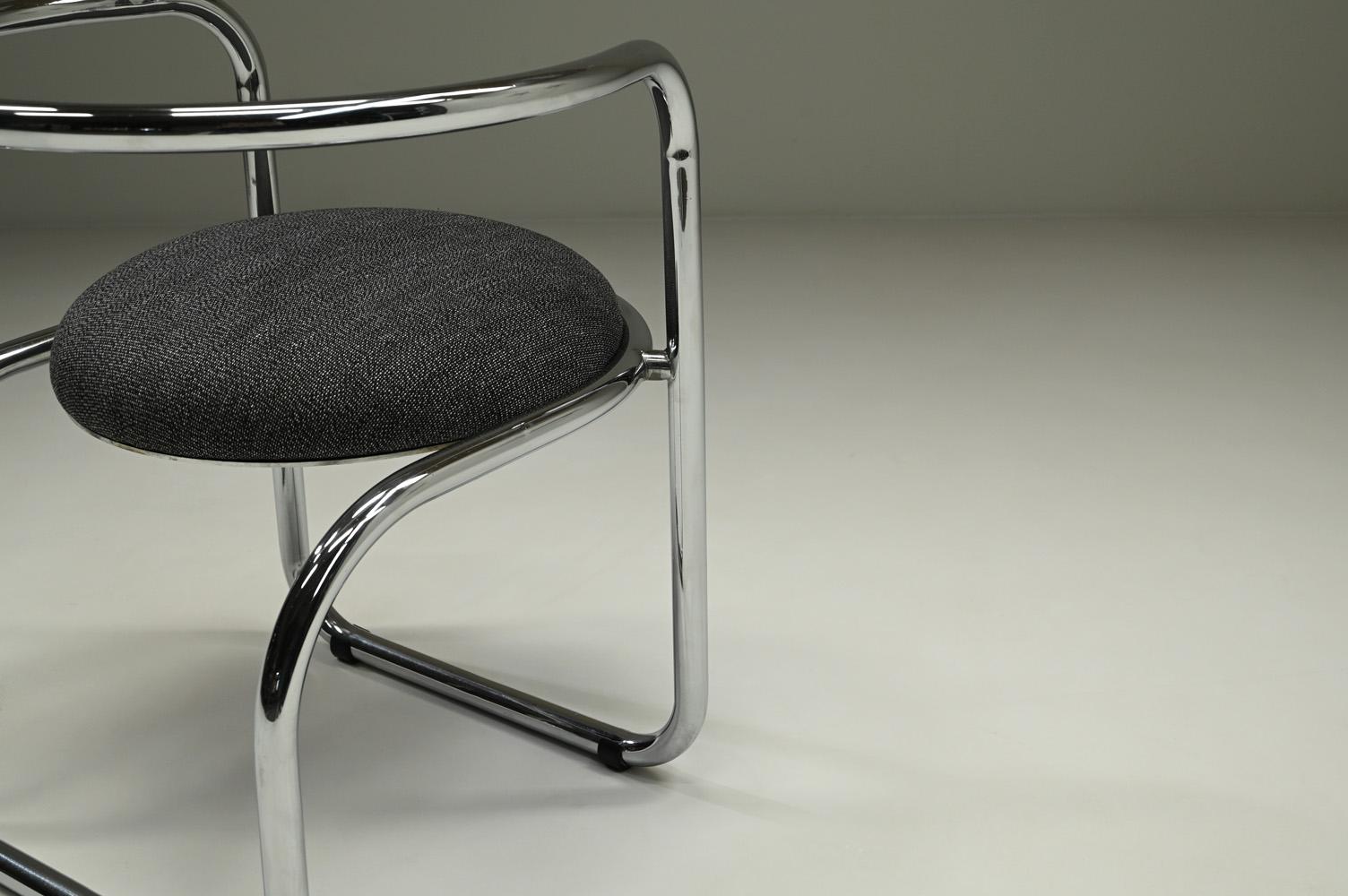 Jeu de 2 chaises d'appoint chromées, 1970 Italie. en vente 1