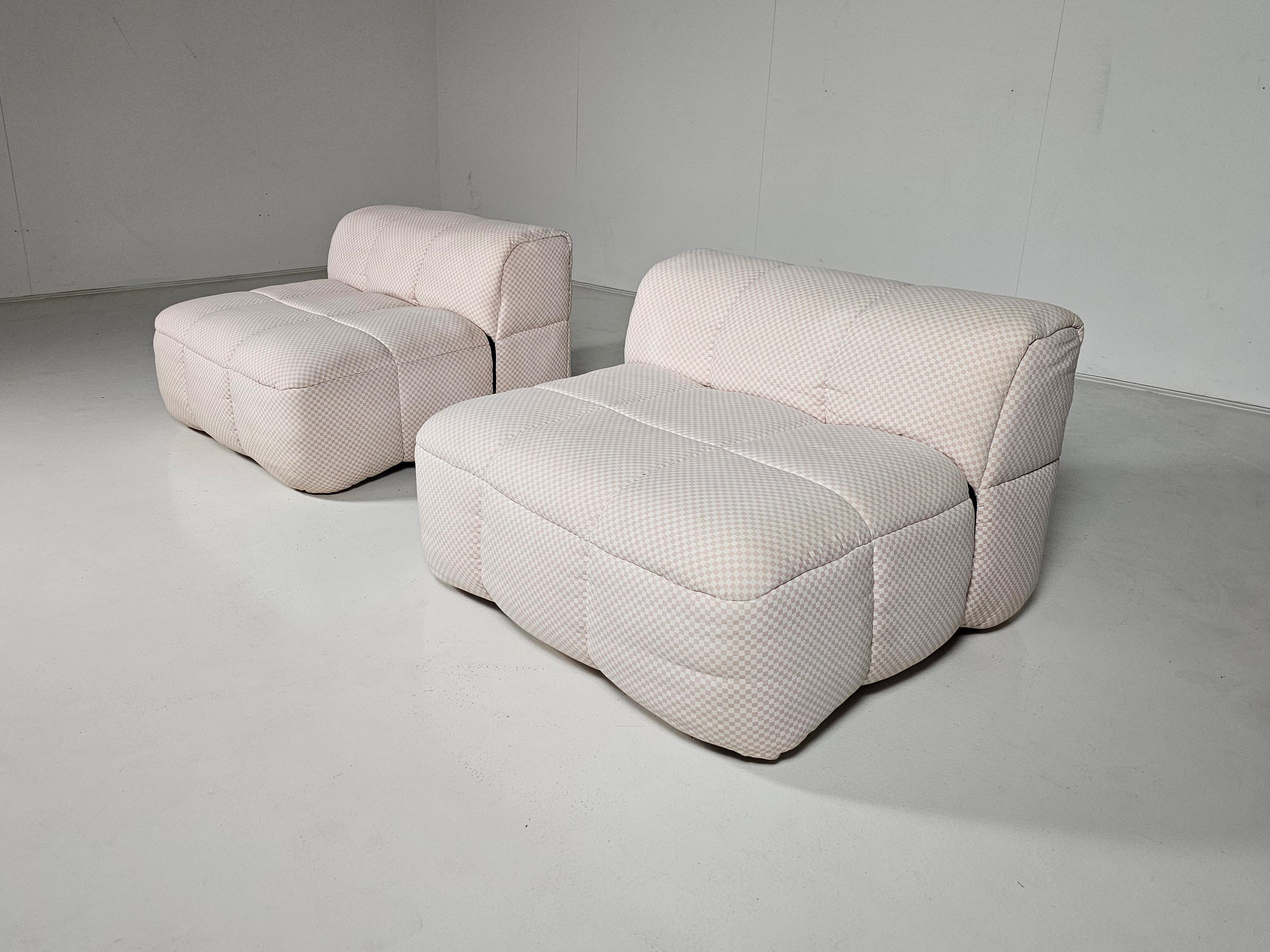 Strips Lounge Chairs von Cini Boeri, original rosa und cremefarbener karierter Stoff, 1960er Jahre.

Eines der bekanntesten Produkte von Arflex. Das 1968 entworfene Werk wurde mit dem Compasso d'Oro ausgezeichnet und ist in mehreren Museen auf der