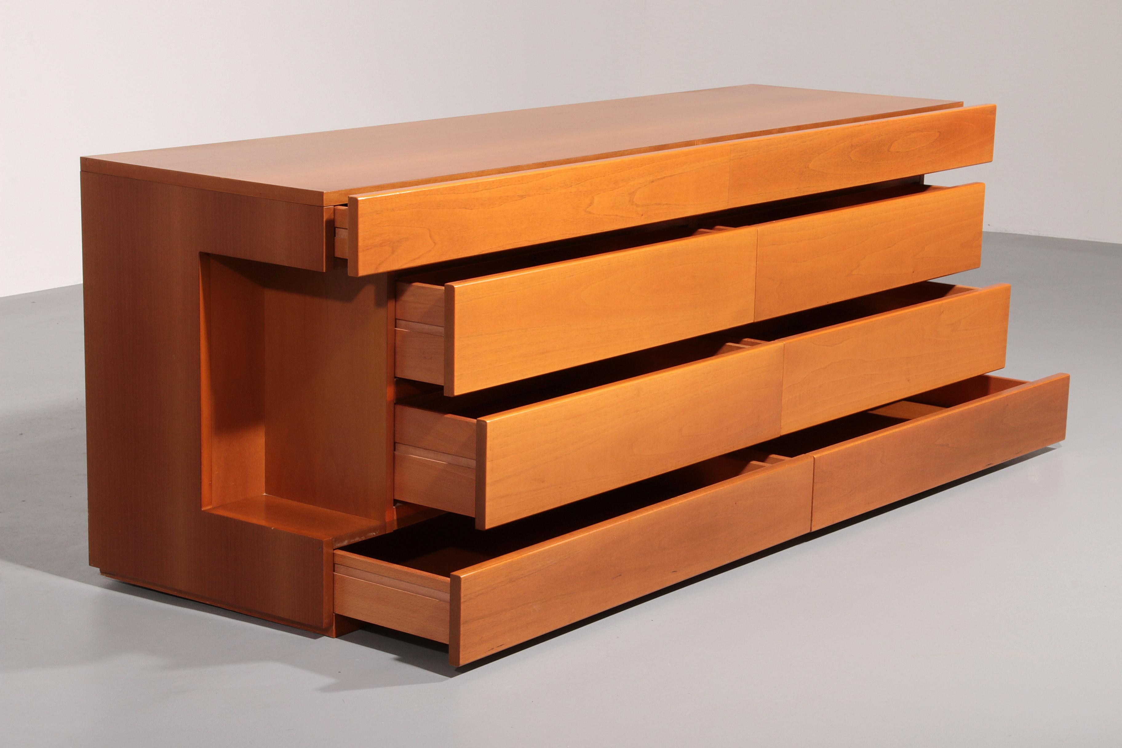 Post modern custom 8 drawer floating dresser blonde geometric design Italy In Good Condition For Sale In Oirlo, LI