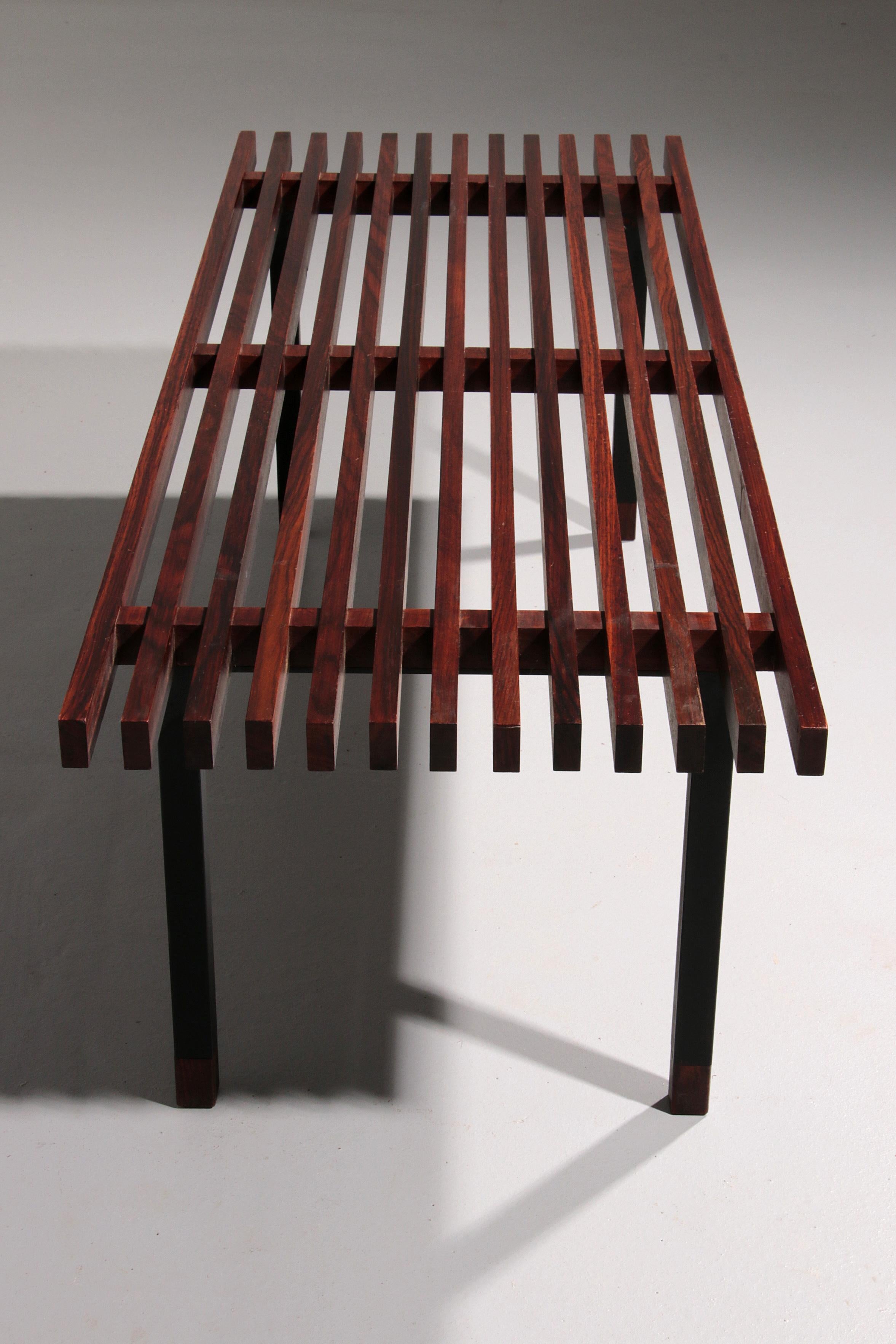 Banc en teck et métal, fabriqué en Italie, années 1970 en vente 2