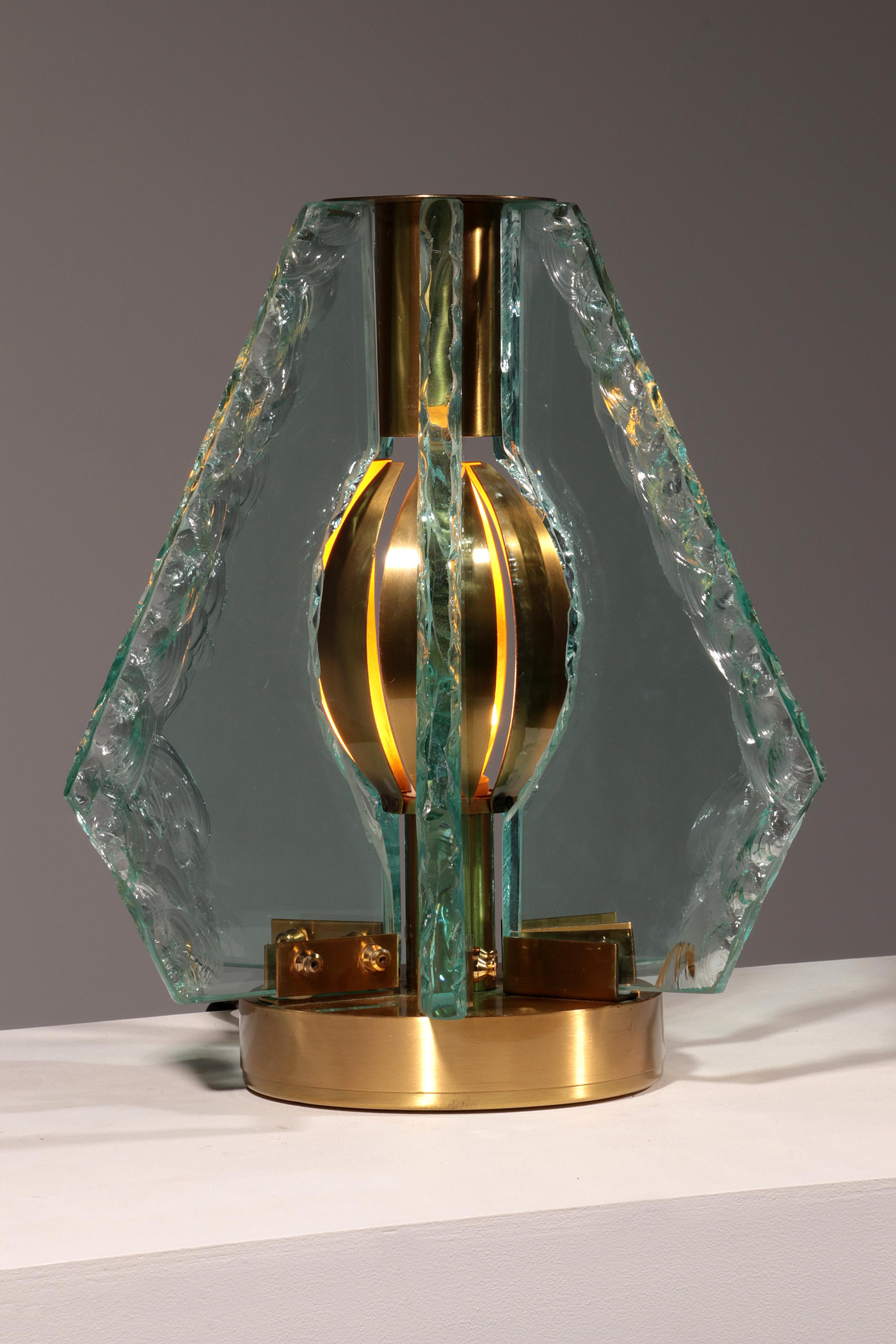 Mid-Century Modern Chiselled Glass Table Lamp in Brass by Gino Paroldo for Dinodei, 1960s For Sale