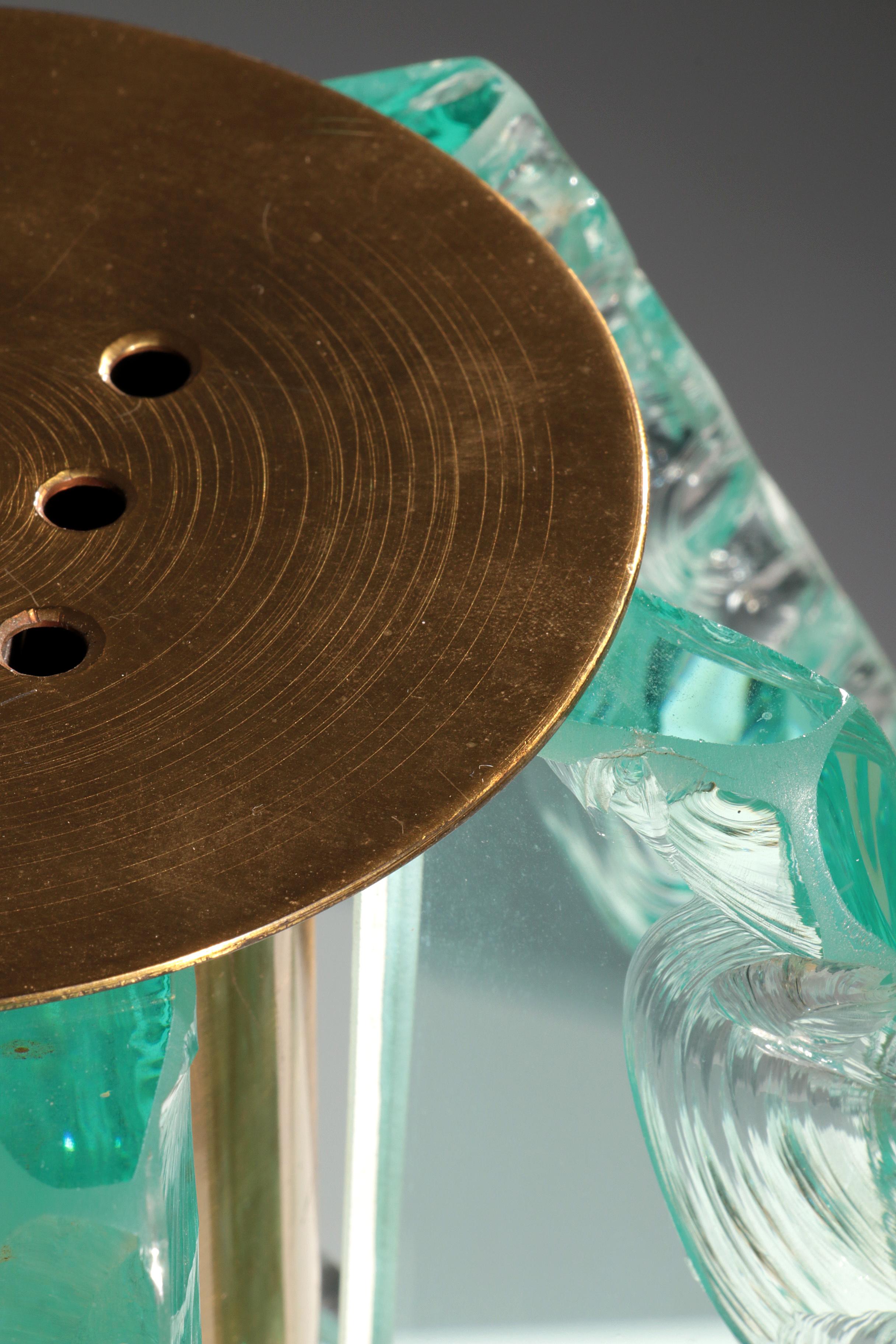 Chiselled Glass Table Lamp in Brass by Gino Paroldo for Dinodei, 1960s In Good Condition For Sale In Oirlo, LI