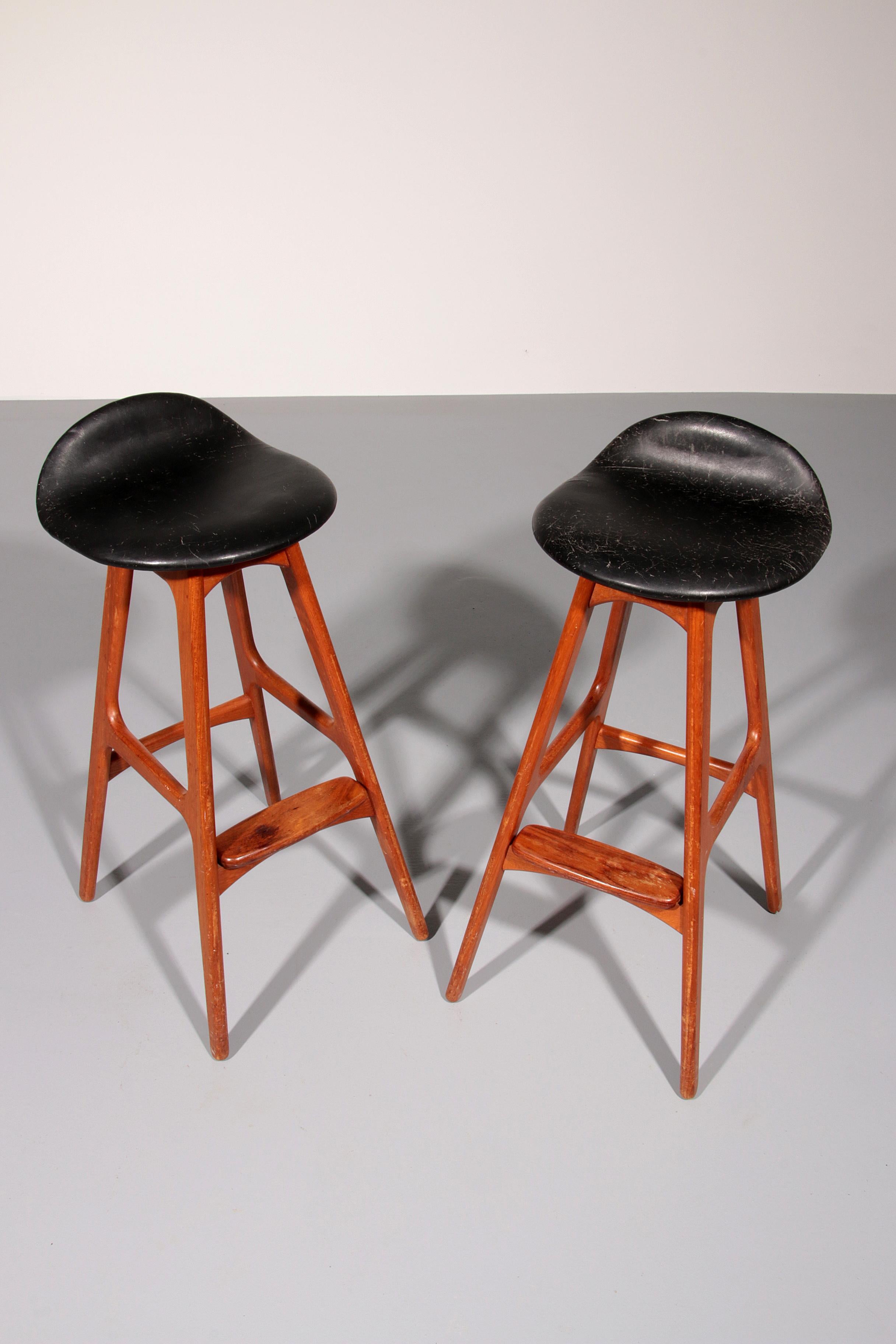 Design Bar Stool in wood and Black Leather by Erik Buch 1960 For Sale 2