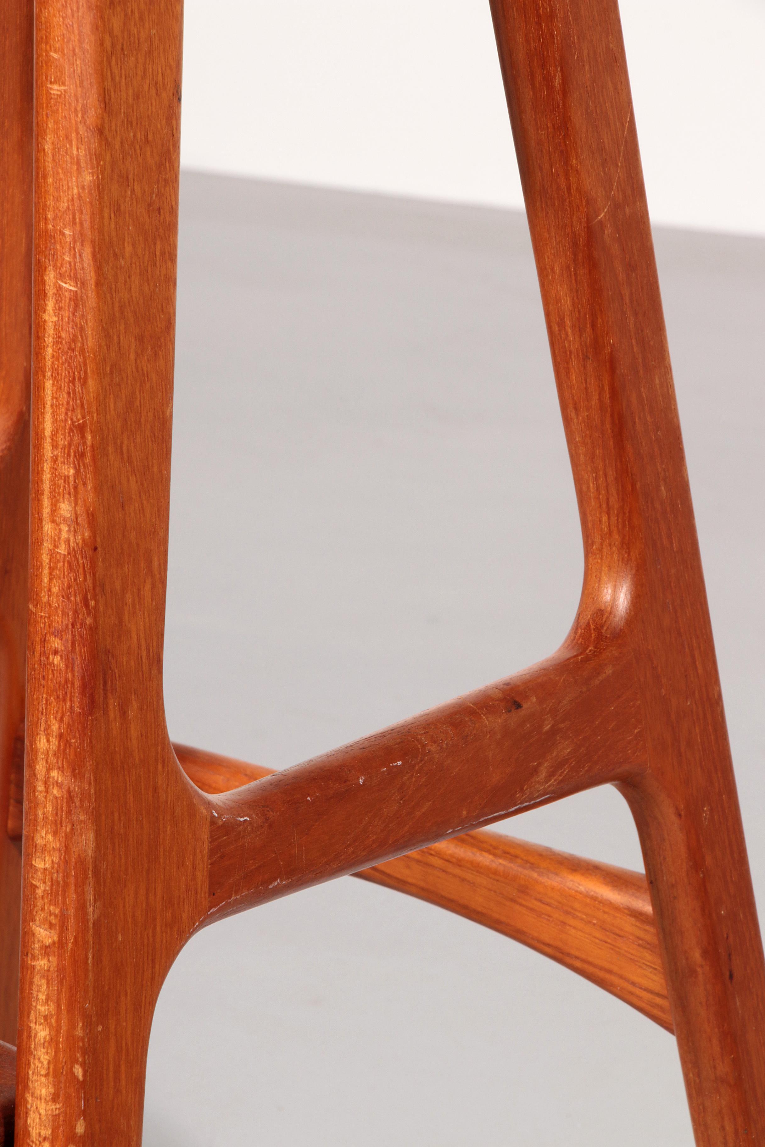 Design Bar Stool in wood and Black Leather by Erik Buch 1960 For Sale 4