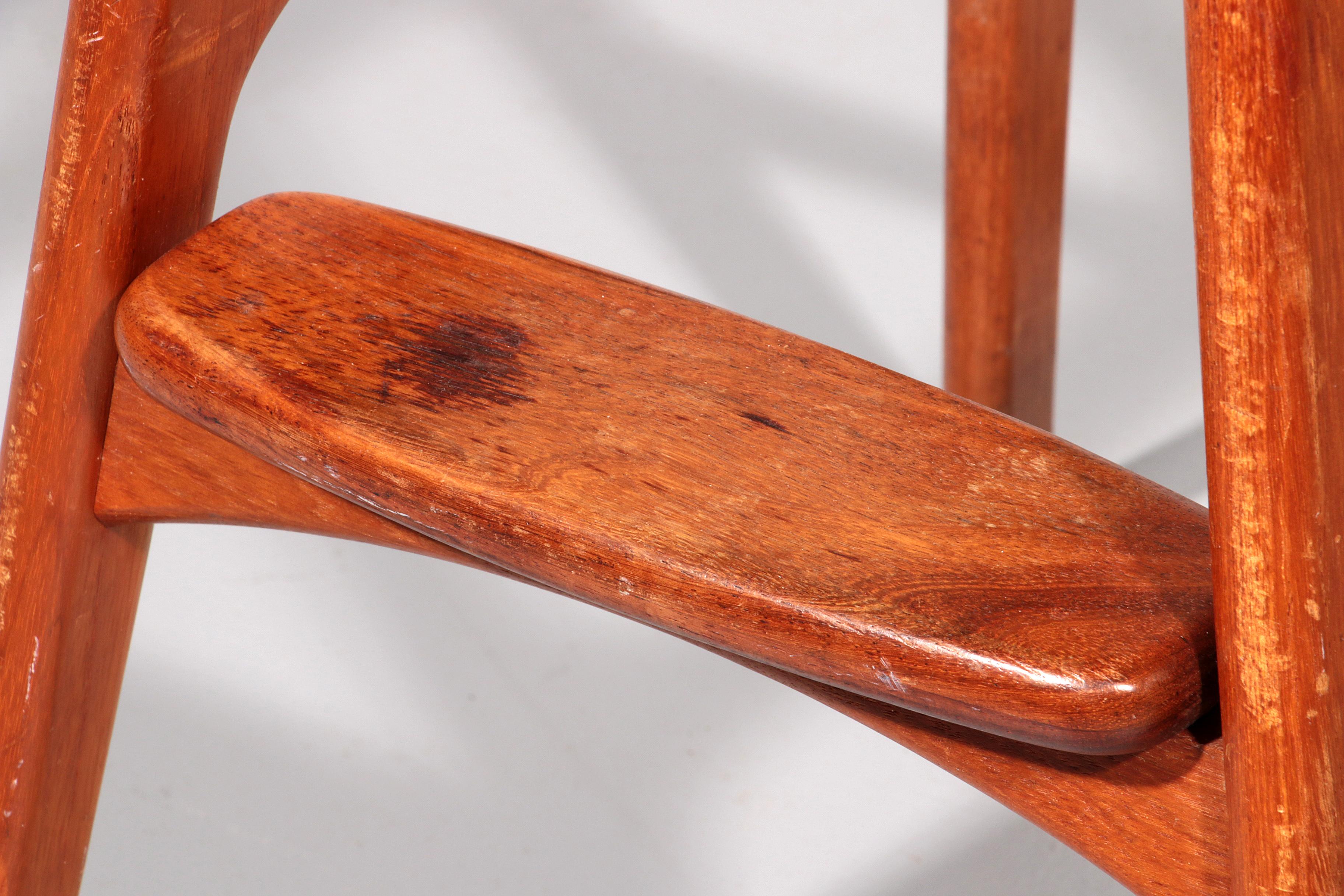 Design Bar Stool in wood and Black Leather by Erik Buch 1960 For Sale 3