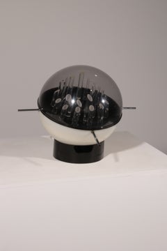Lampada da tavolo scultorea a forma di globo in stile Space Age, di Gaetano Missaglia, Italia, anni ’70