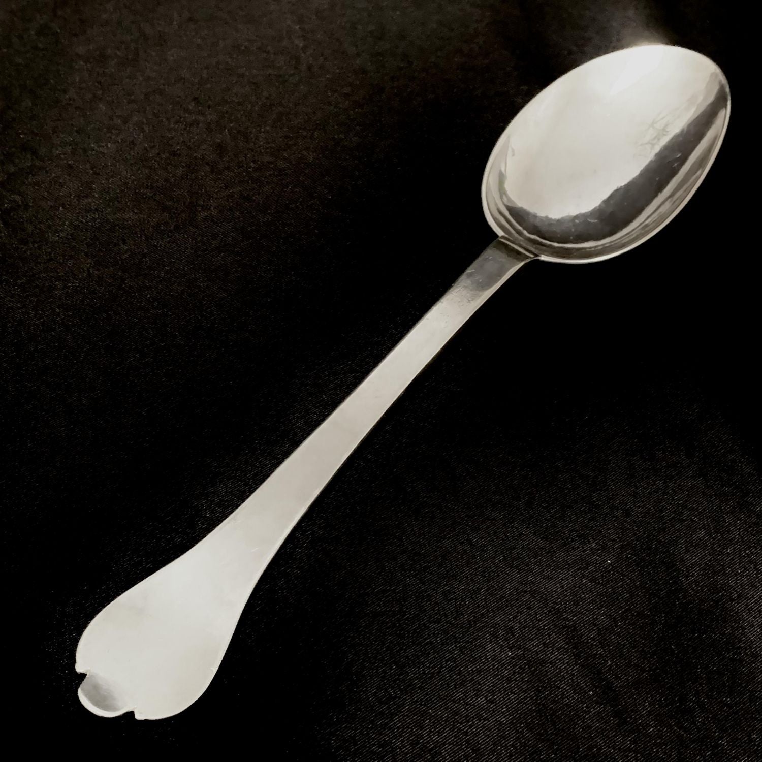 A good Charles II silver trefid spoon by john King and hallmarked in London in 1683 with a plain rat tail. It has an oval bowl with a thick gauge silver handle with pin engraved initials G & L to the reverse of the terminal.
The hallmarks have some