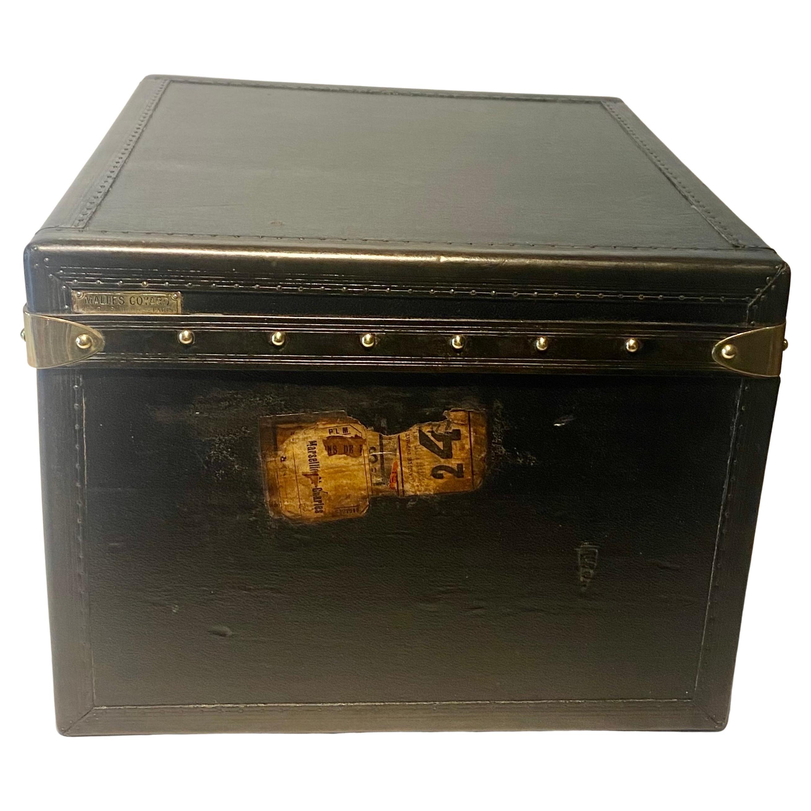 Antique early-20th Century Black Goyard hat trunk French Circa 1920's For Sale 11