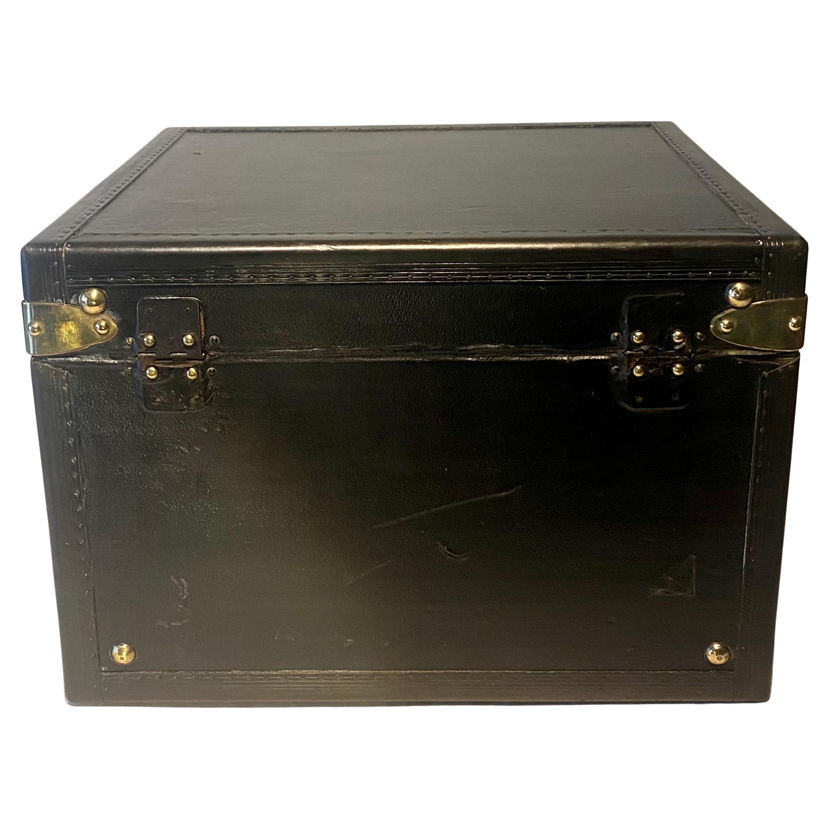 Brass Antique early-20th Century Black Goyard hat trunk French Circa 1920's For Sale