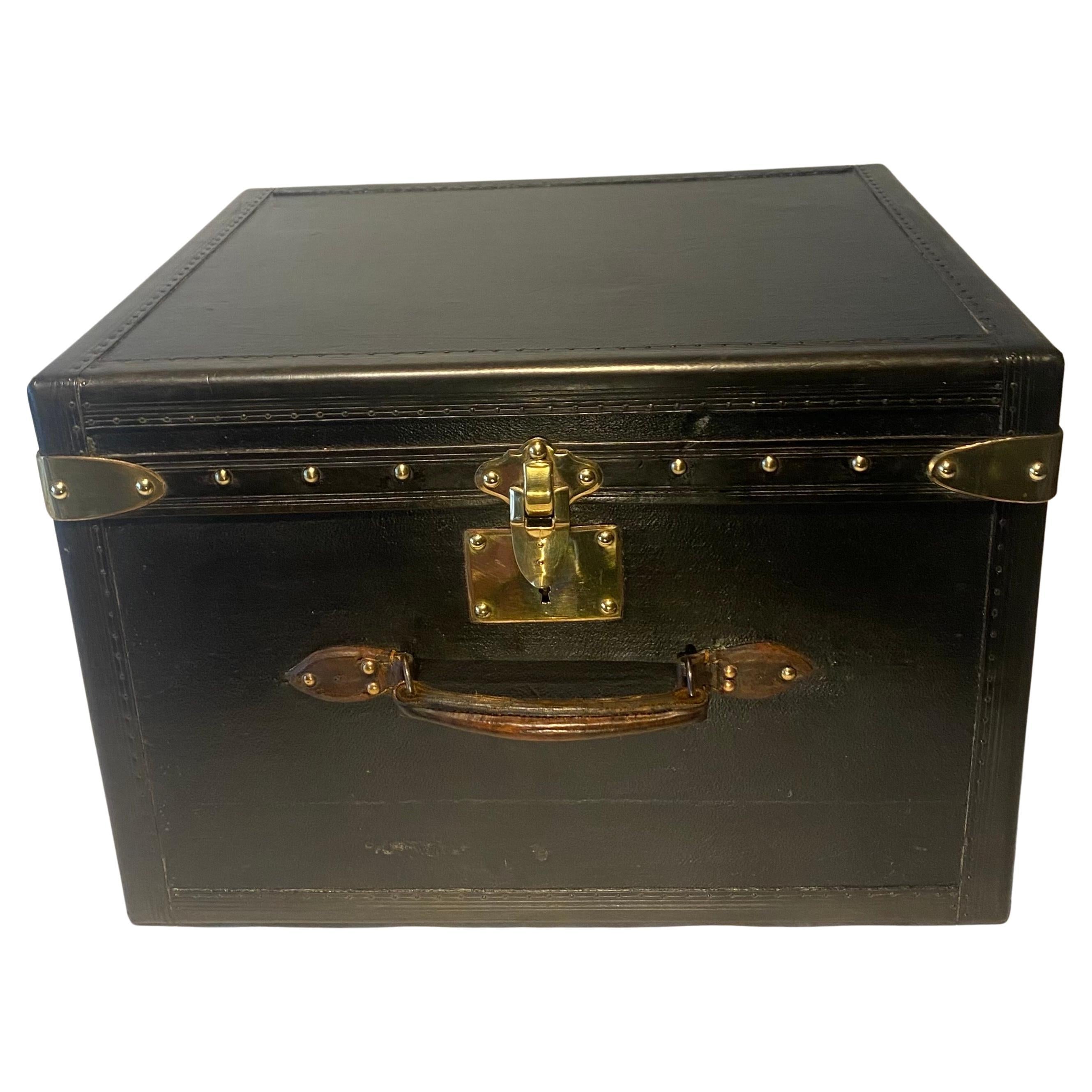 Antique early-20th Century Black Goyard hat trunk French Circa 1920's For Sale