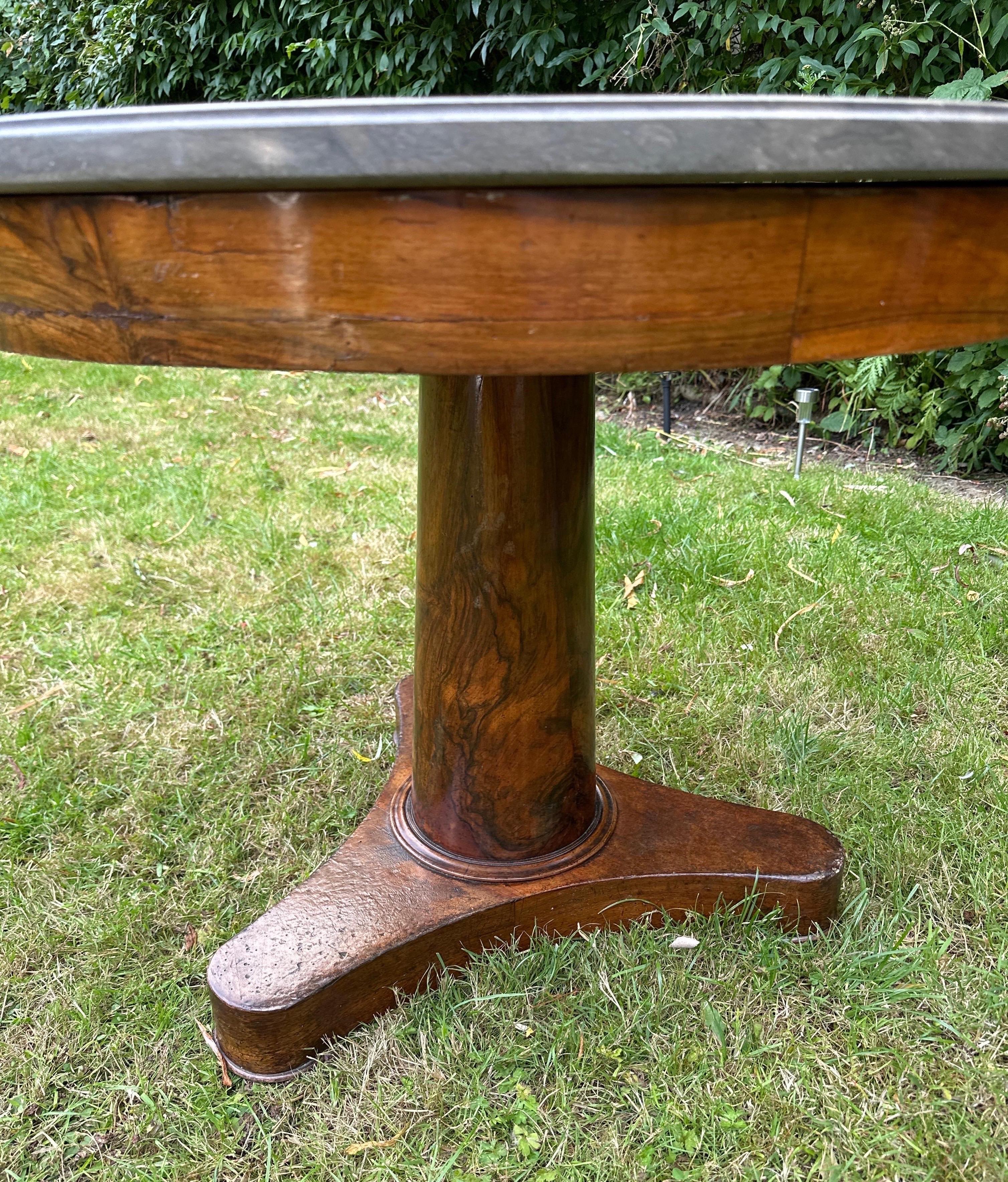 A 19th century walnut, and marble table In Good Condition In Southall, GB