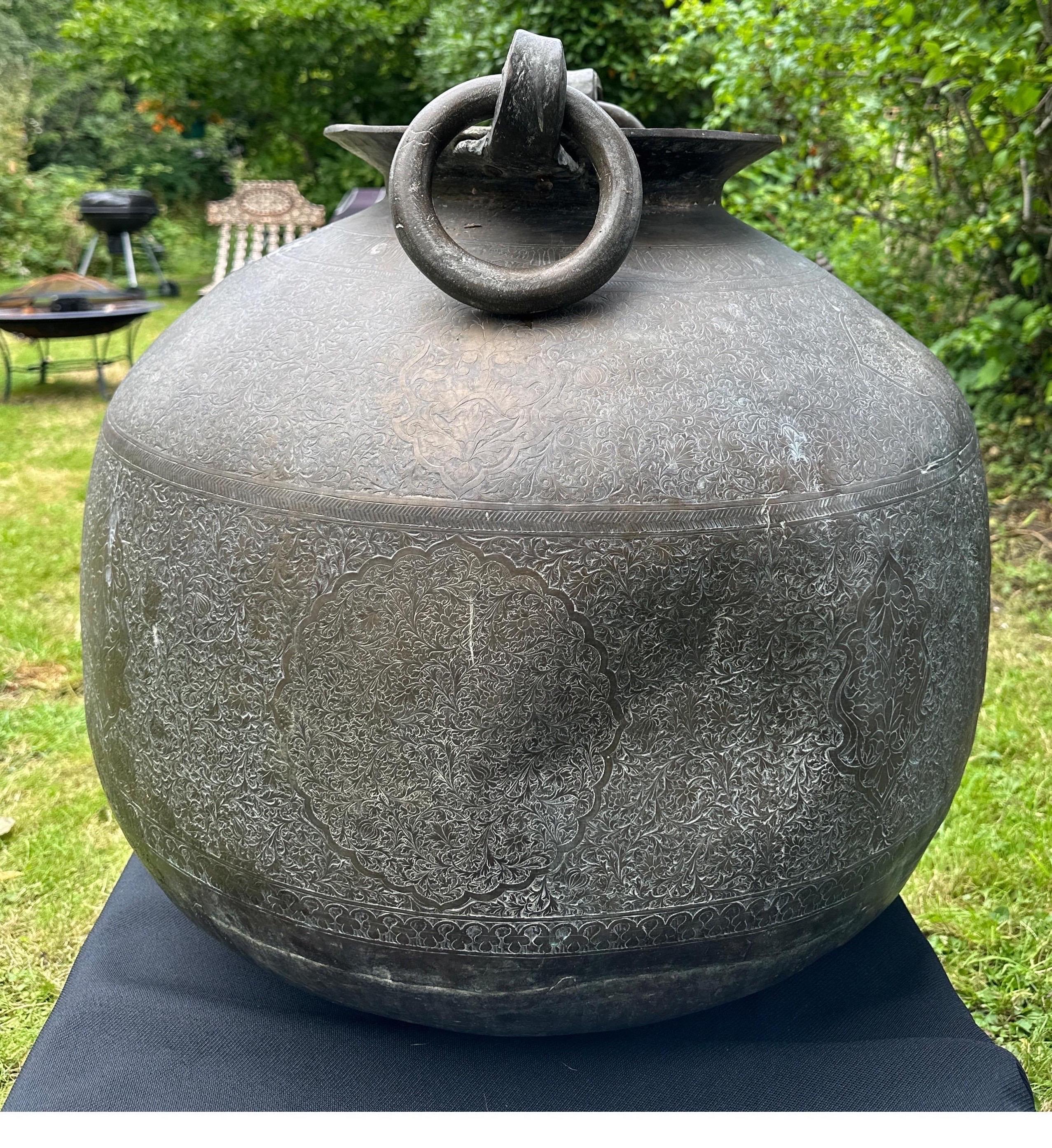 A large Islamic bronze urn For Sale 7