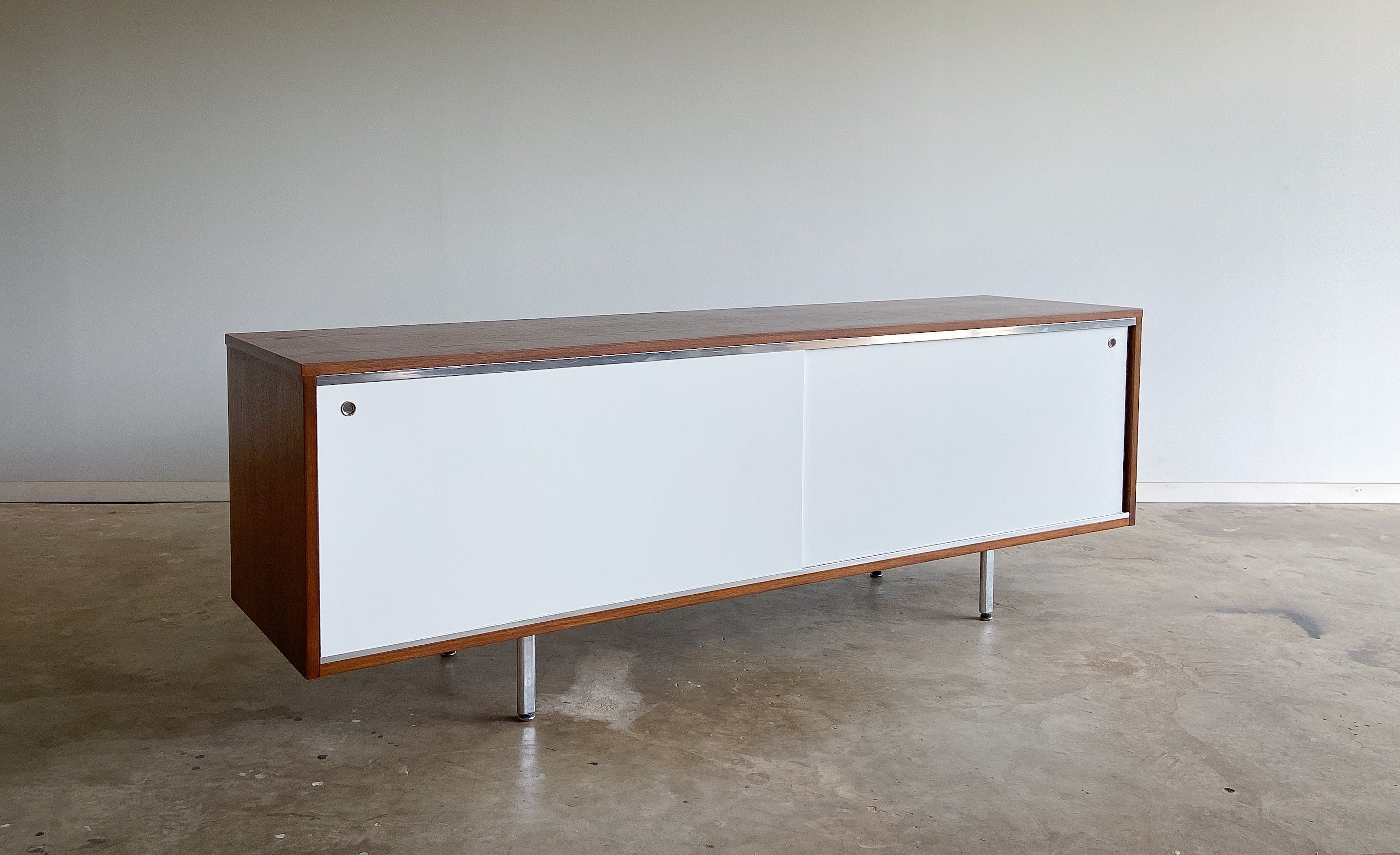 George Nelson Credenza for Herman Miller, Walnut and White Lacquer, 1960s For Sale