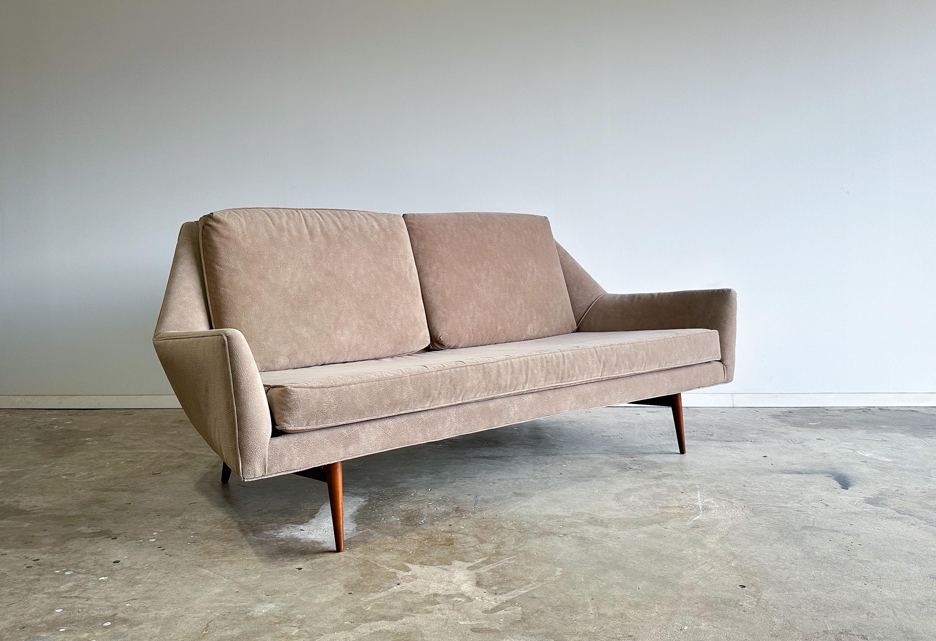 A rare sofa, model 3147, designed by Paul McCobb for Directional and manufactured by Custom Craft Inc. Similar to some of McCobb's other 