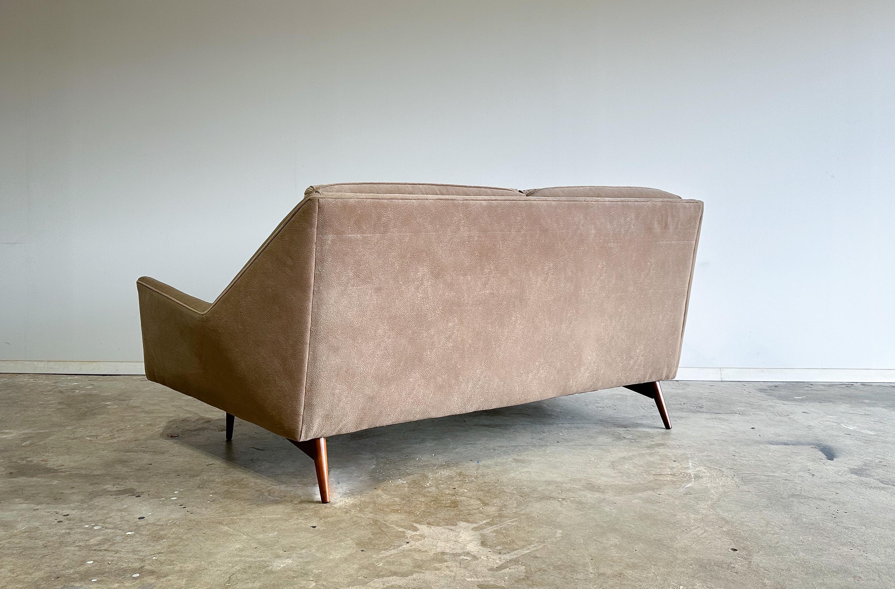 Seltenes Paul McCobb Angle Arm Sofa für Directional, 1950er Jahre im Zustand „Relativ gut“ im Angebot in Round Rock, TX