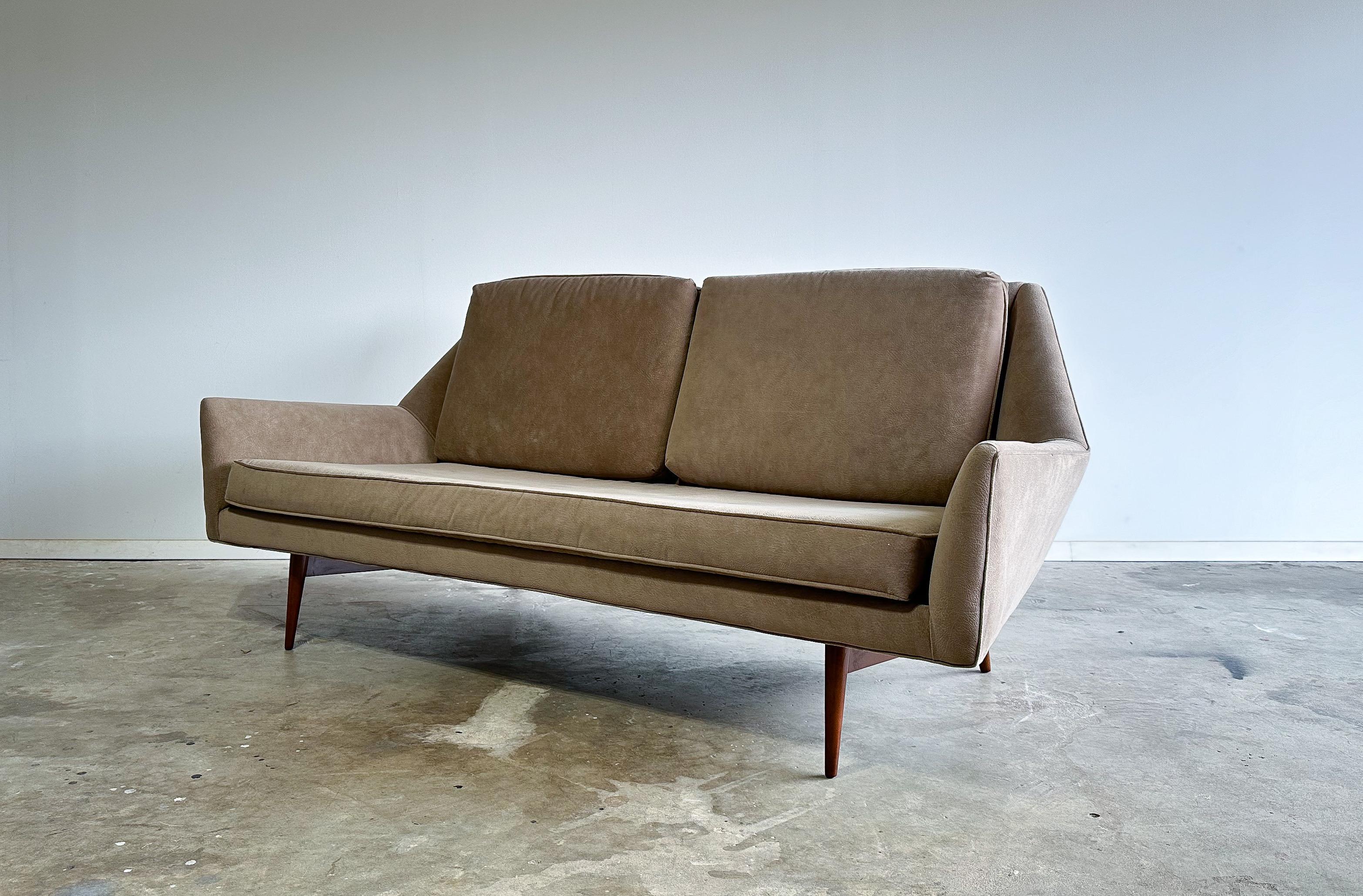 Mid-Century Modern Rare Paul McCobb Angle Arm Sofa for Directional, 1950s For Sale