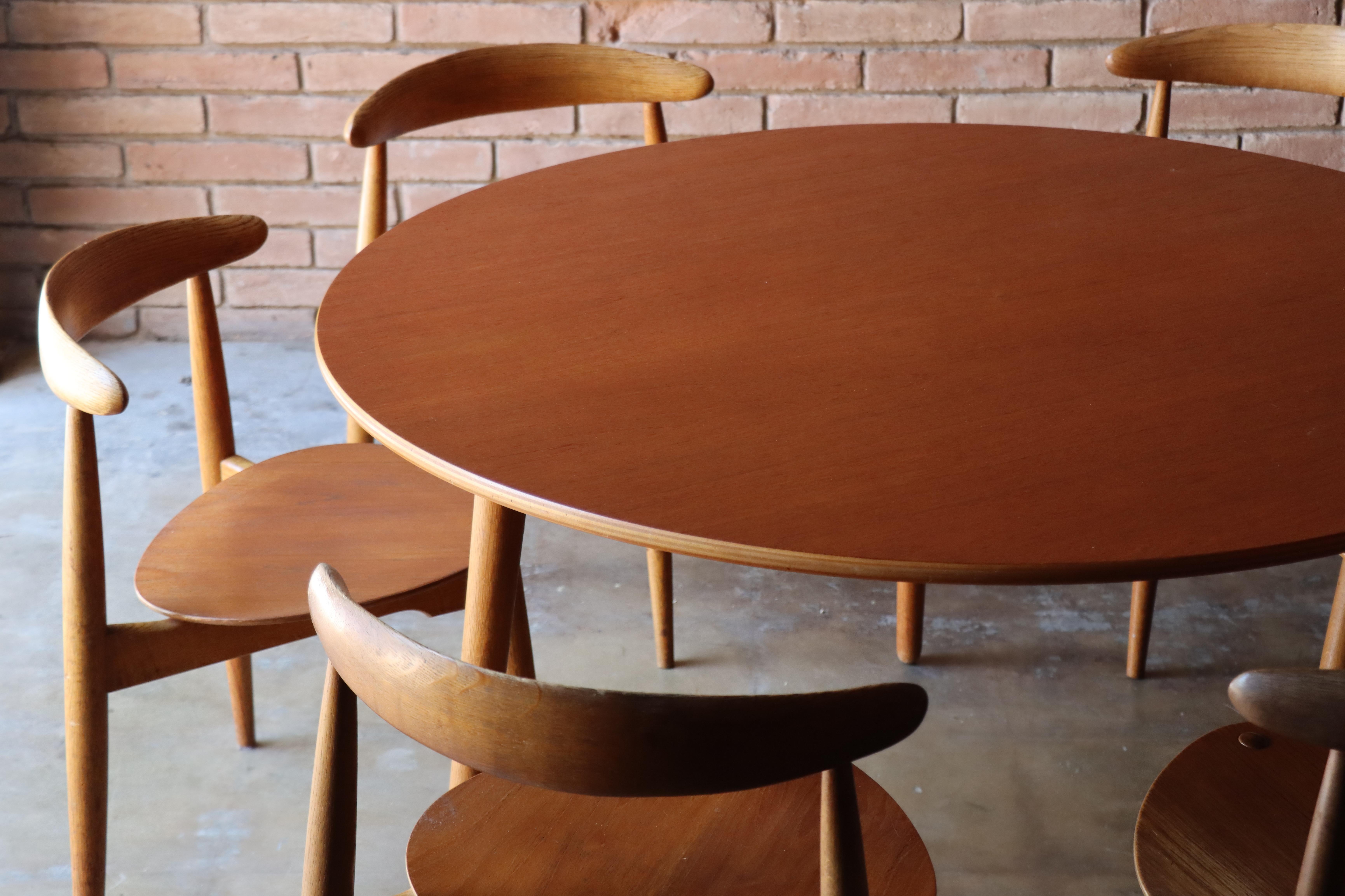 Mid-Century Modern Hans J. Wegner ‘Heart’ Dining Set, Fritz Hansen, Oak & Teak, 1952, FH4602 For Sale