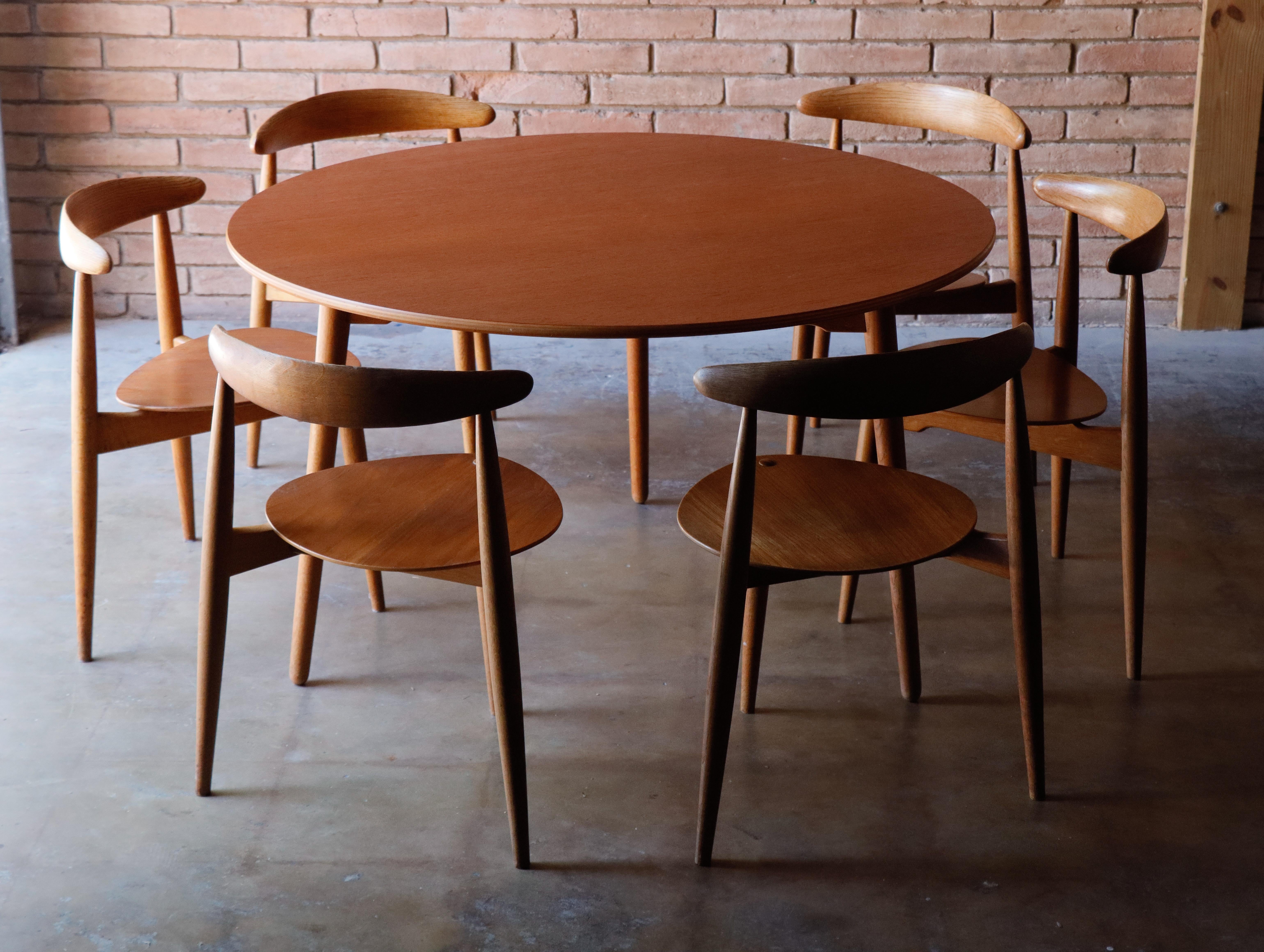 Hans J. Wegner “Heart” Dining Set for Fritz Hansen, Denmark, 1950s

An iconic dining set by Hans J. Wegner for Fritz Hansen, circa 1950s, featuring the celebrated “Heart” chairs and a matching round dining table. Crafted in solid white oak and teak,