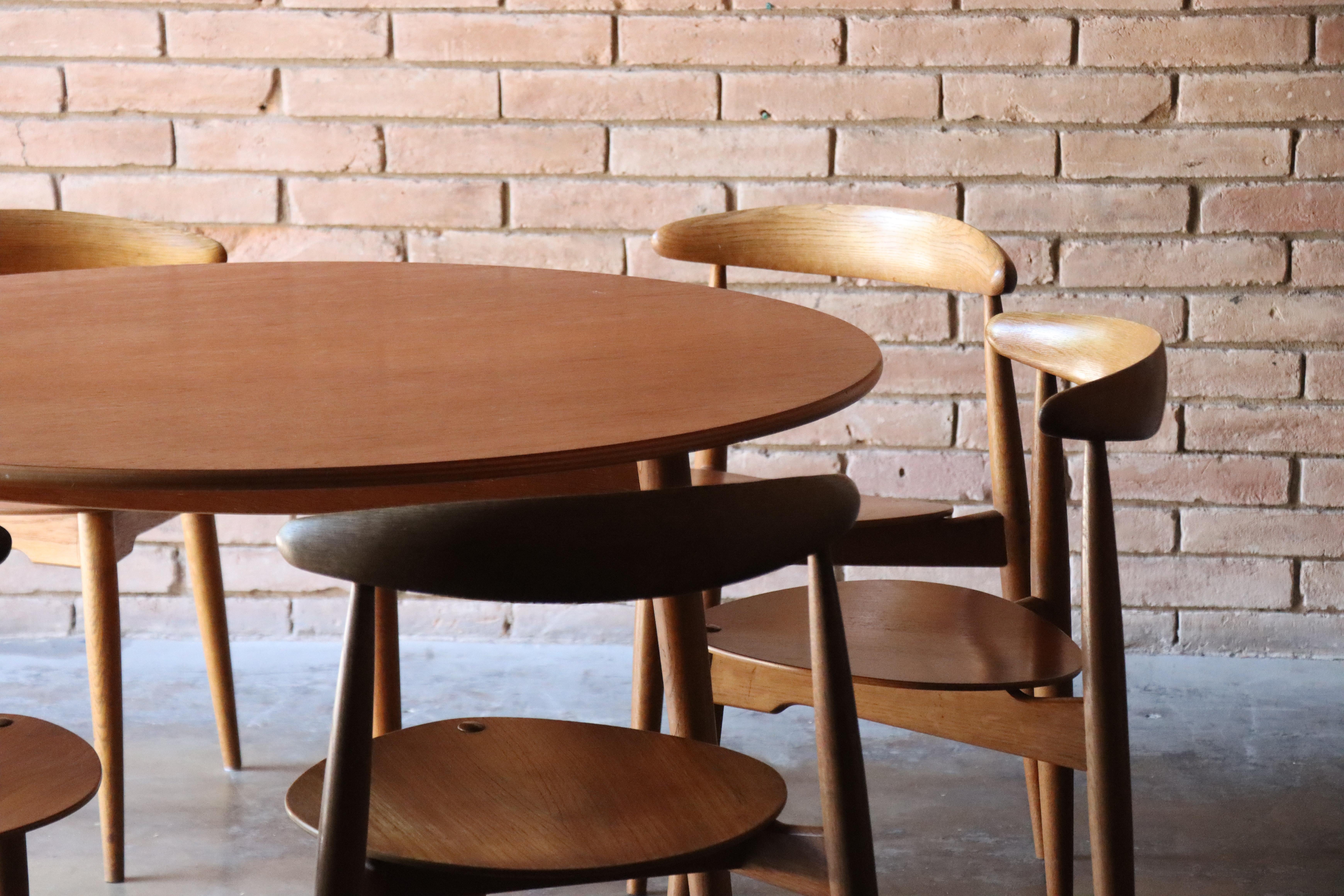 Hand-Crafted Hans J. Wegner ‘Heart’ Dining Set, Fritz Hansen, Oak & Teak, 1952, FH4602 For Sale