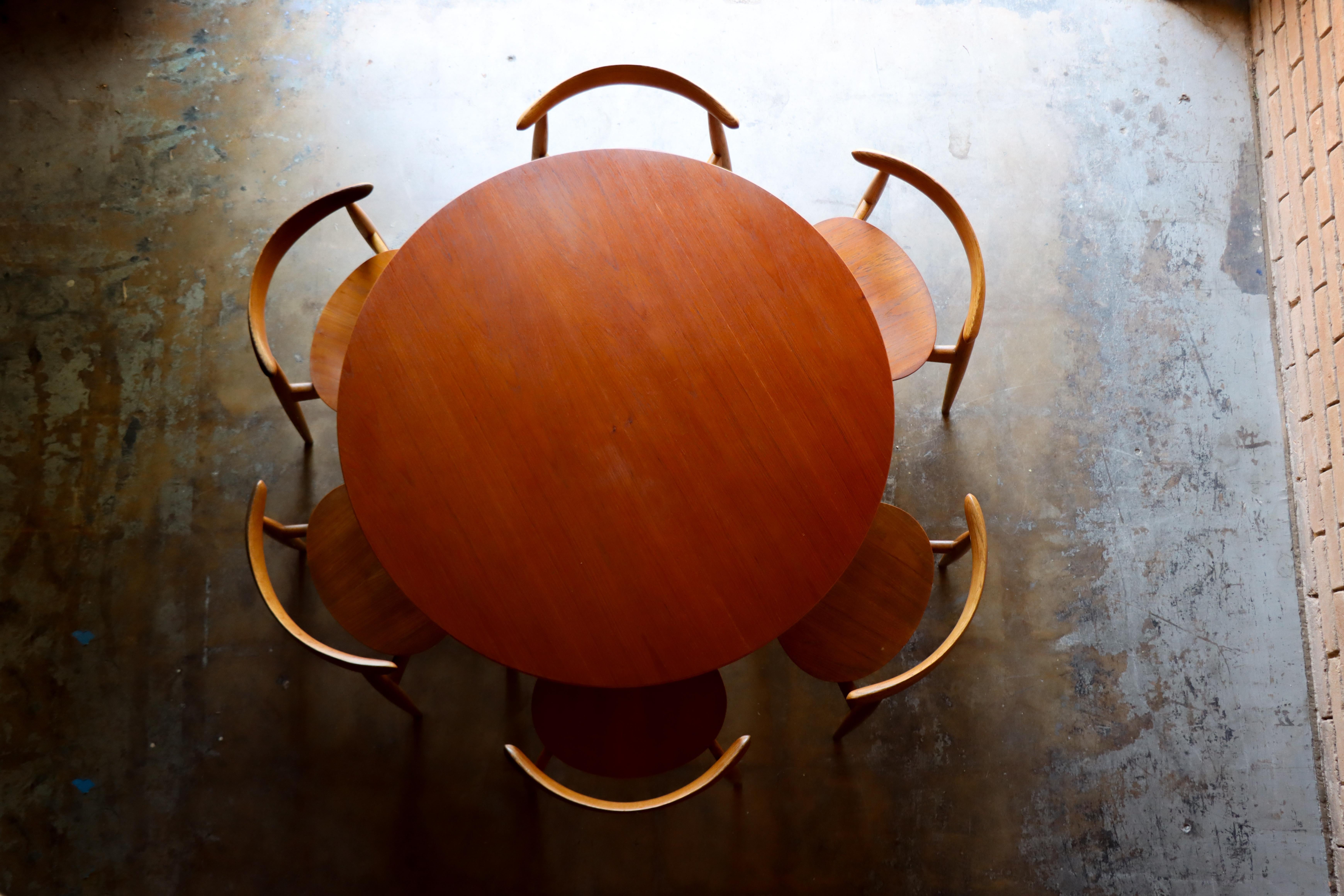Hans J. Wegner ‘Heart’ Dining Set, Fritz Hansen, Oak & Teak, 1952, FH4602 For Sale 2