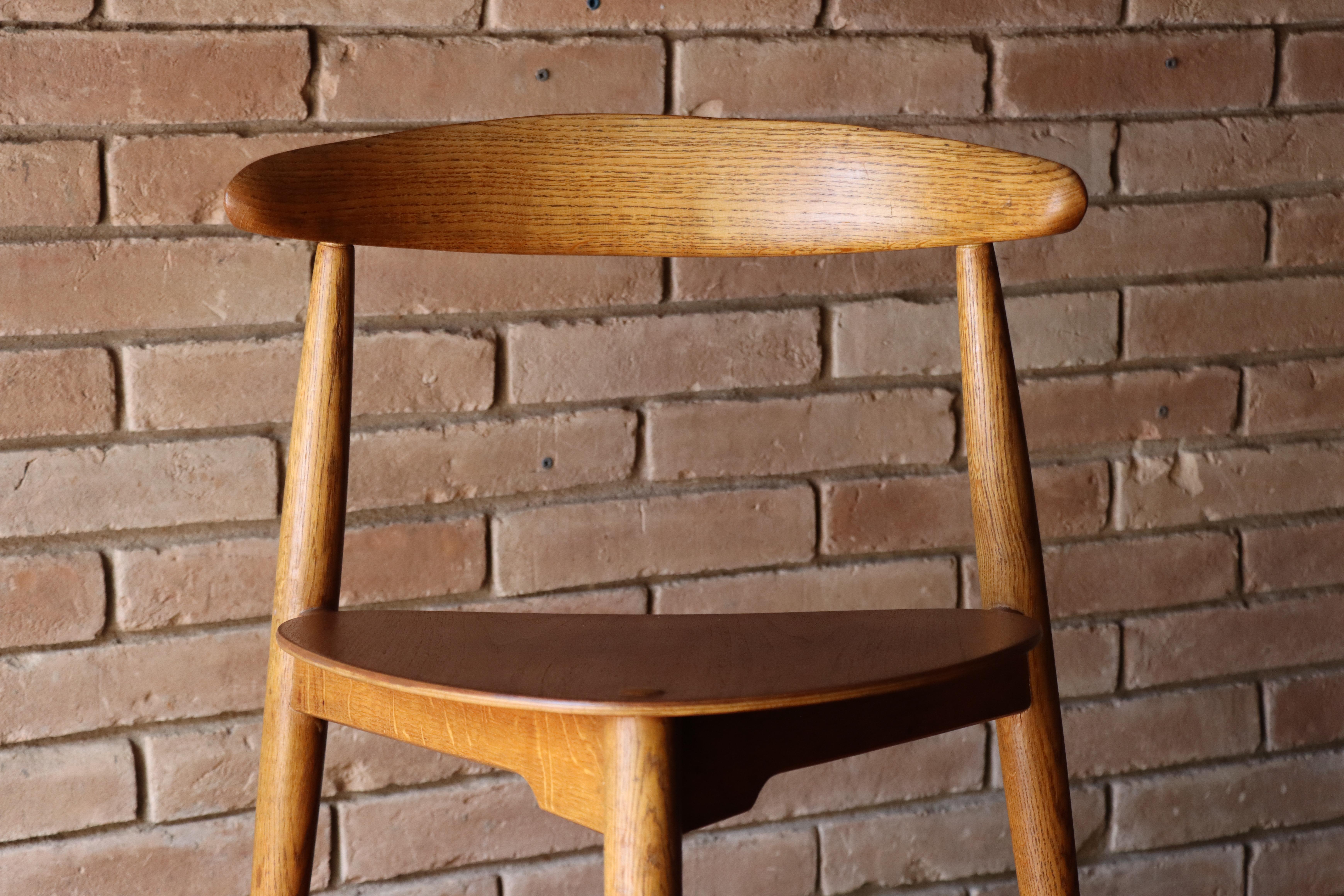 Hans J. Wegner ‘Heart’ Dining Set, Fritz Hansen, Oak & Teak, 1952, FH4602 For Sale 4