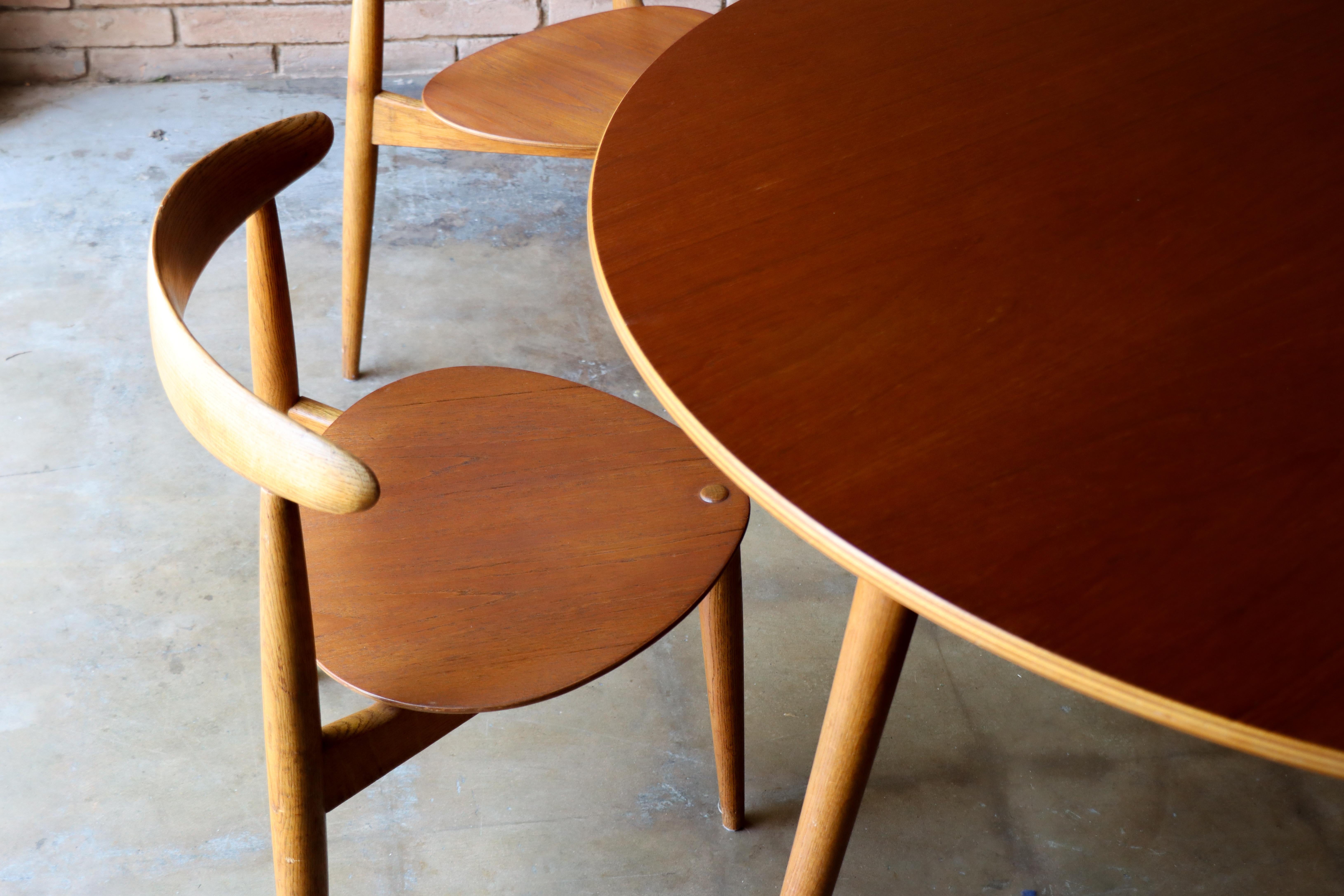 Hans J. Wegner ‘Heart’ Dining Set, Fritz Hansen, Oak & Teak, 1952, FH4602 For Sale 6