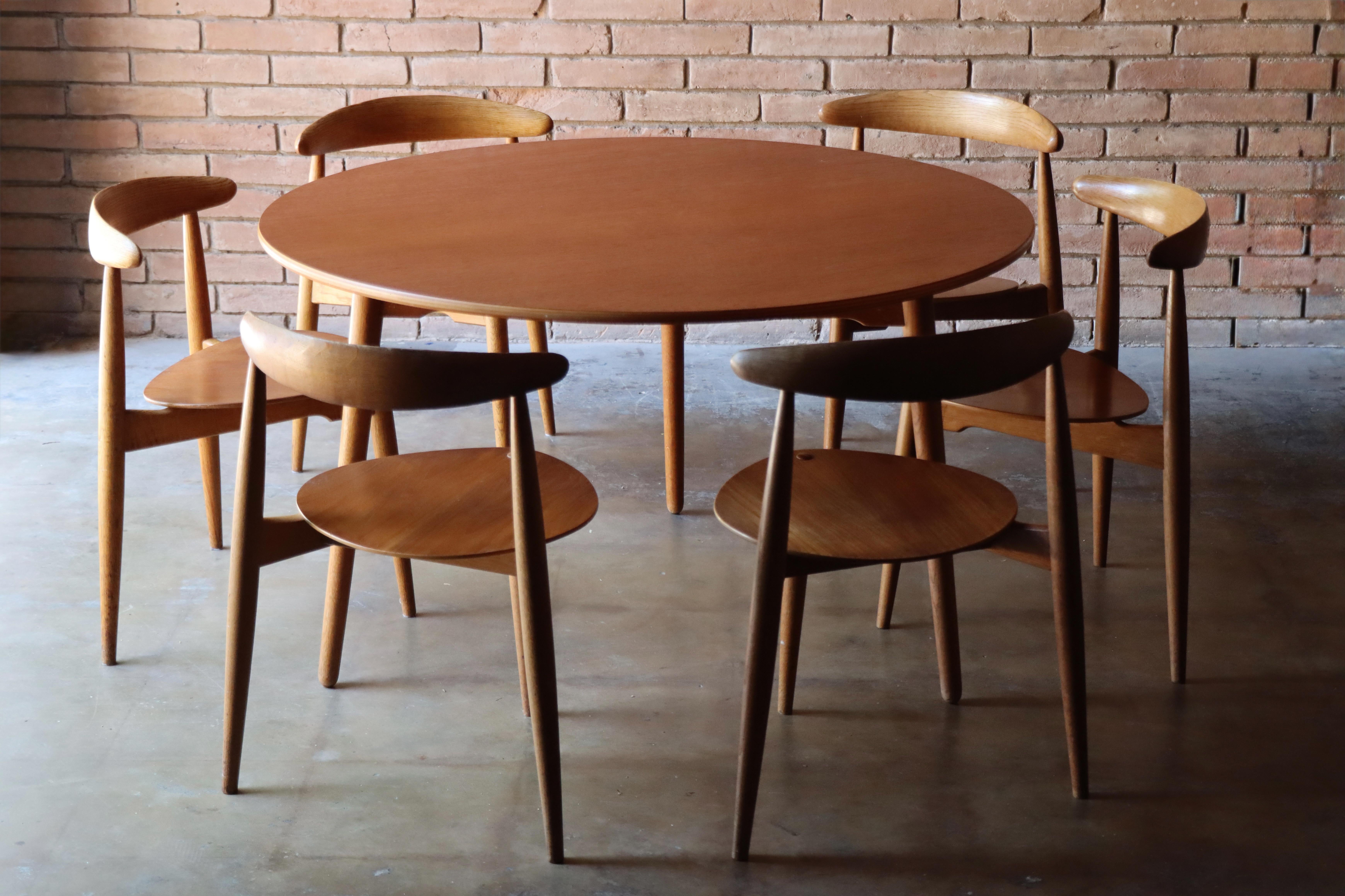 Hans J. Wegner ‘Heart’ Dining Set, Fritz Hansen, Oak & Teak, 1952, FH4602 For Sale 7