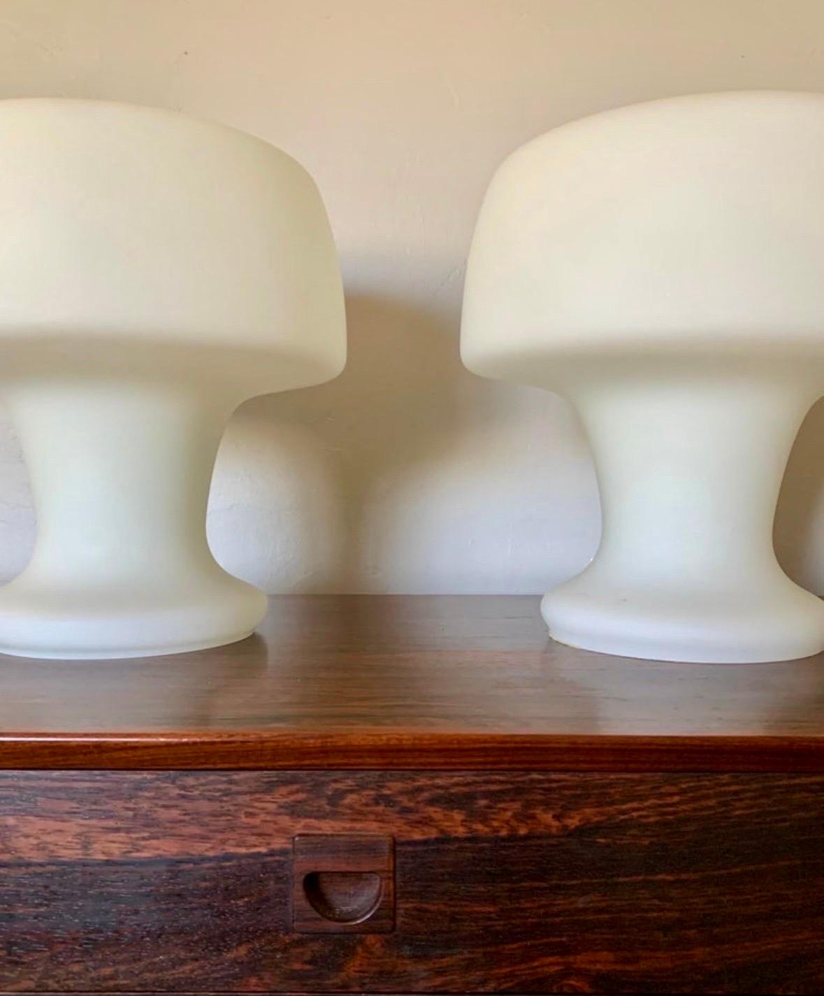 Mid-Century Modern Mid Century Modern Laurel Mushroom Table Lamps, a Pair For Sale