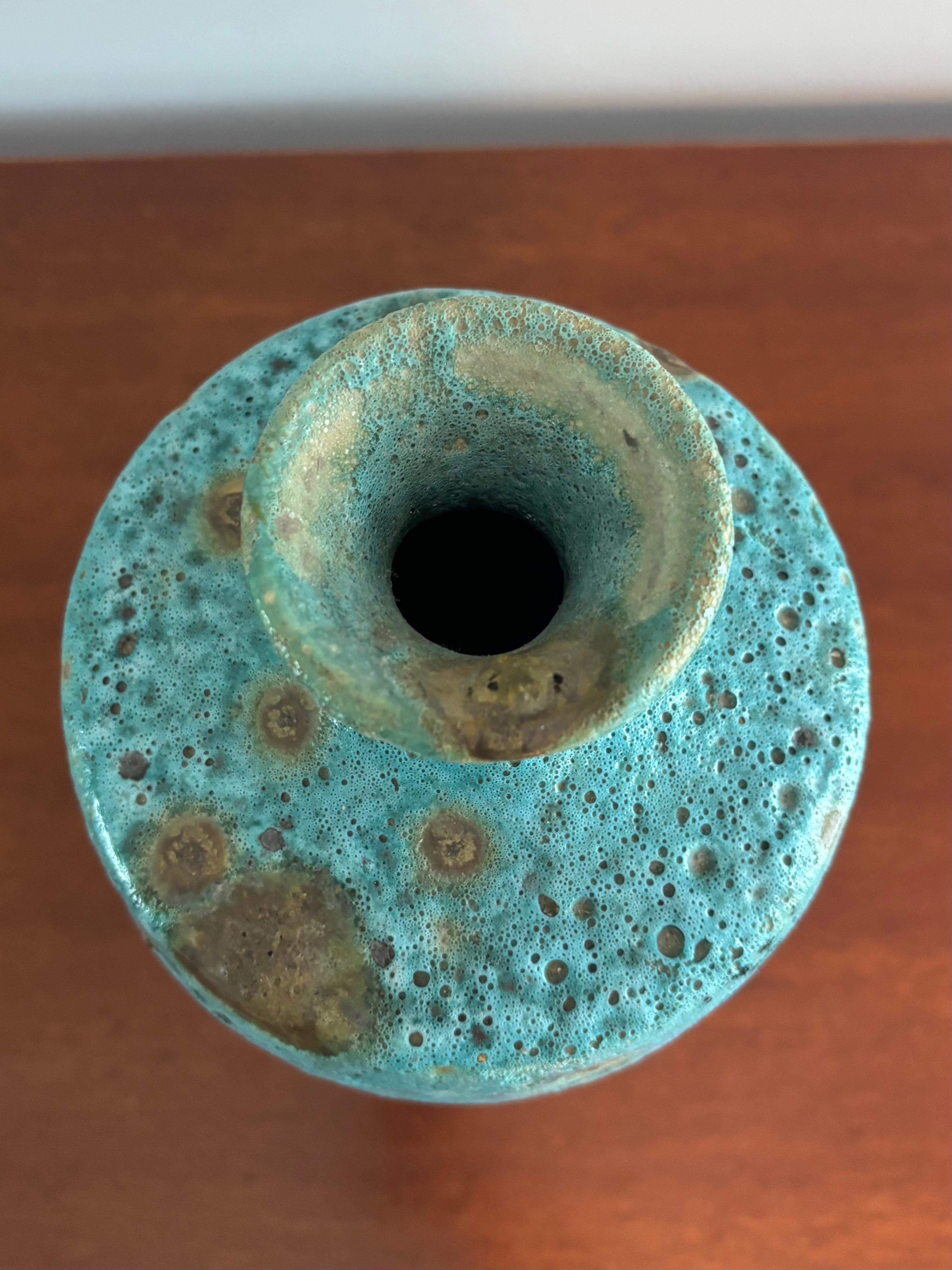 Grande vaso in lava di pavone italiano della metà del secolo scorso In condizioni buone in vendita a Boynton Beach, FL