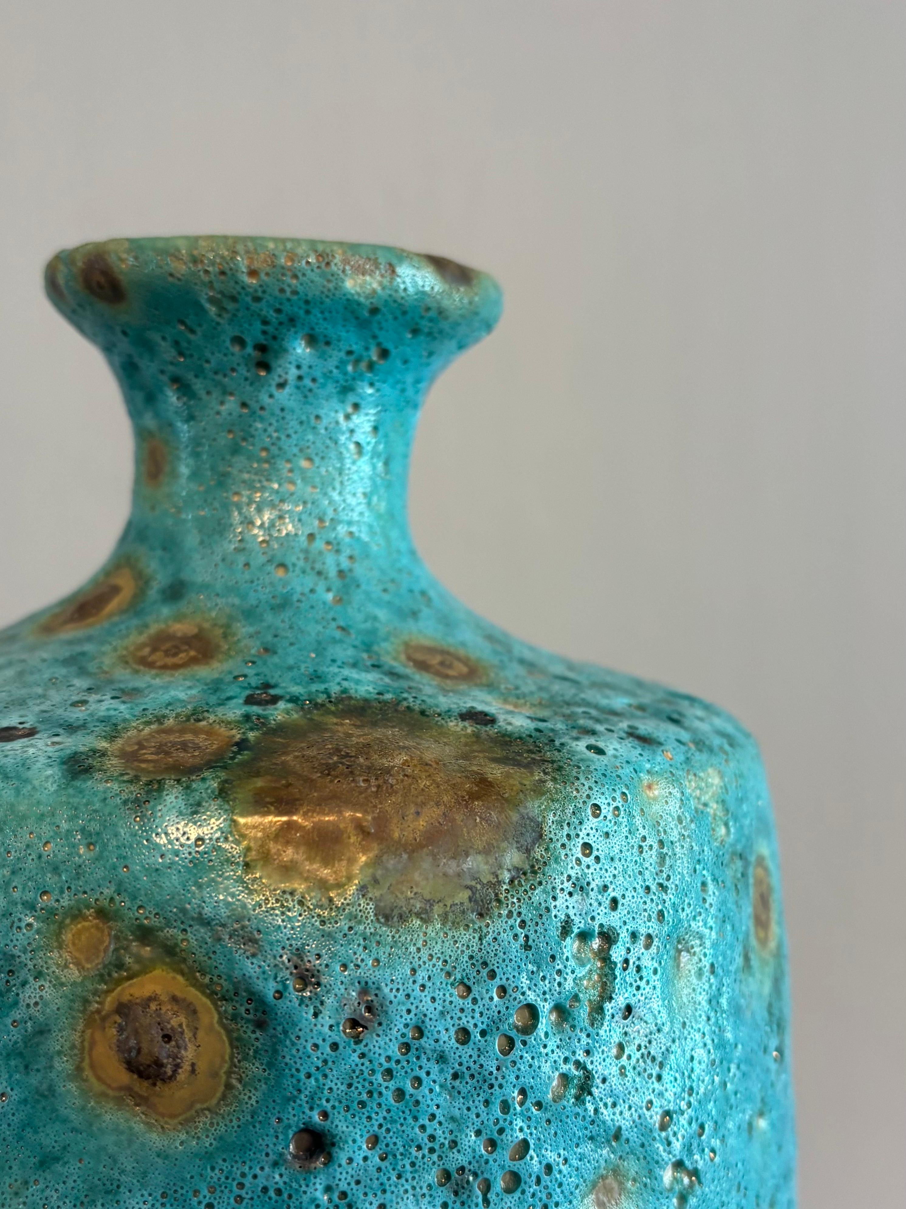 Ceramica Grande vaso in lava di pavone italiano della metà del secolo scorso in vendita