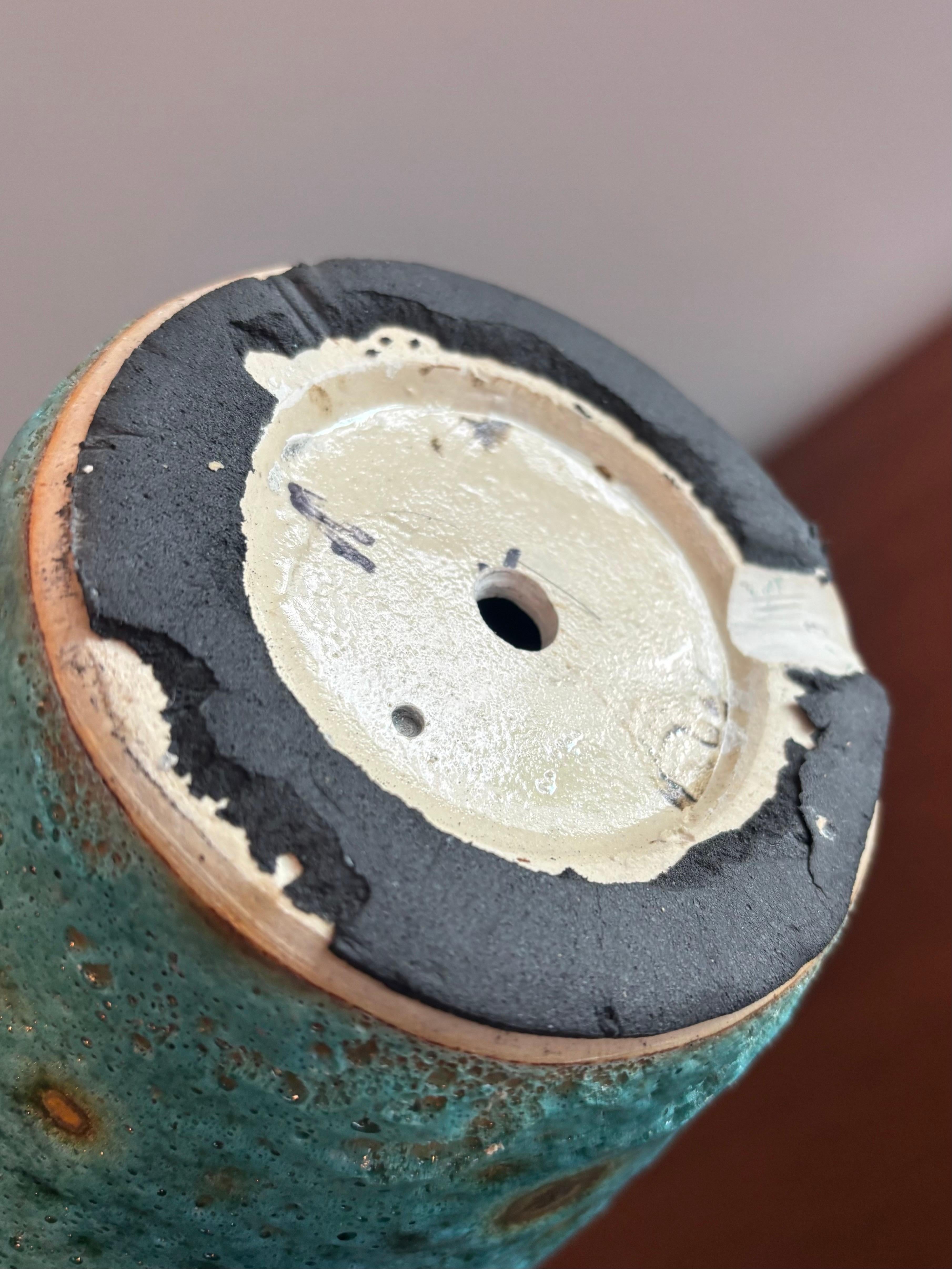 Grande vaso in lava di pavone italiano della metà del secolo scorso in vendita 2