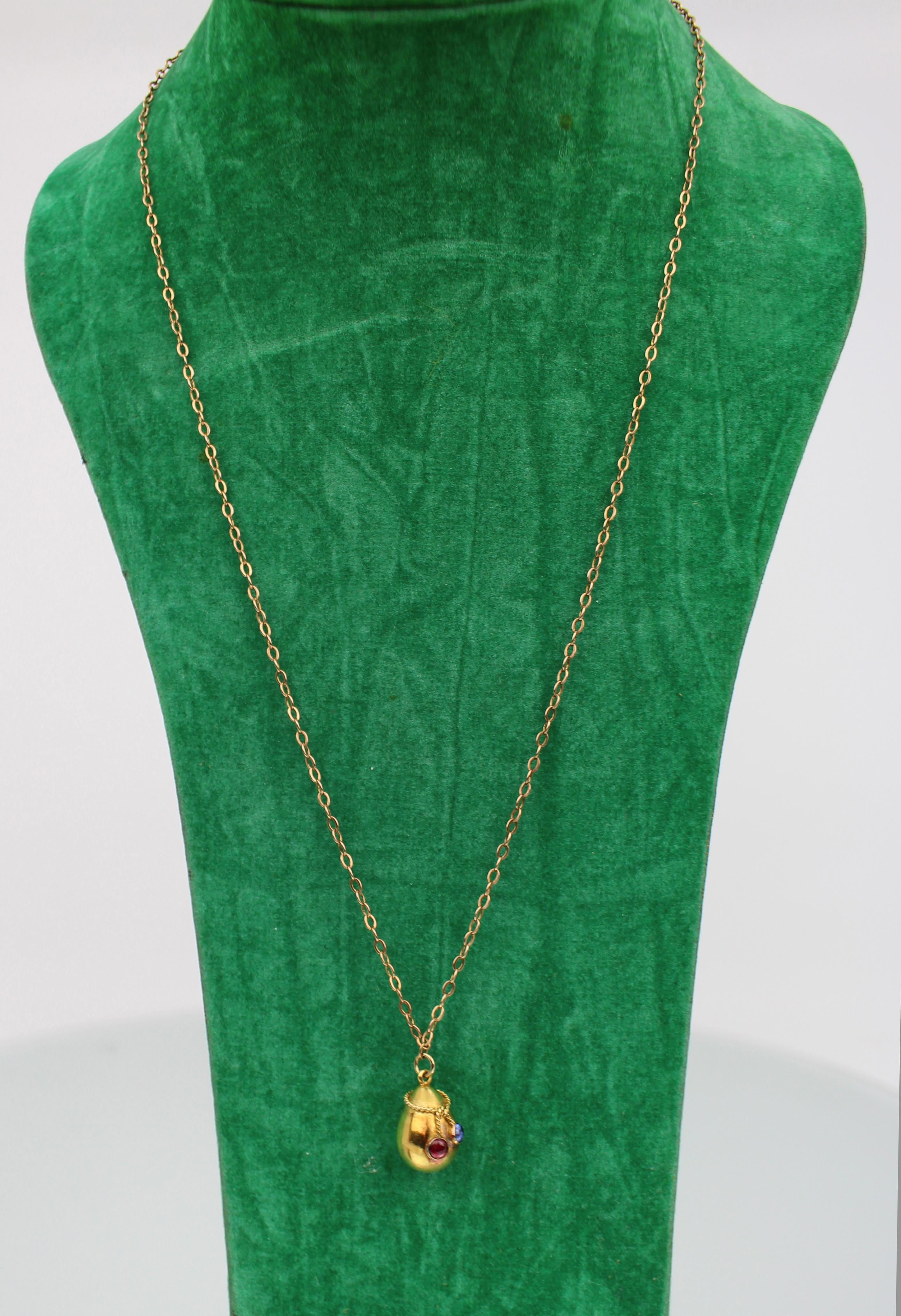 Collier pendentif œuf en or ancien avec rubis et saphir Russian School c.1880 Bon état - En vente à Worcester, GB