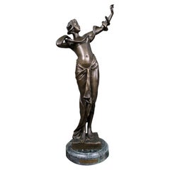 Sculpture Art déco en bronze représentant une femme avec un serpent