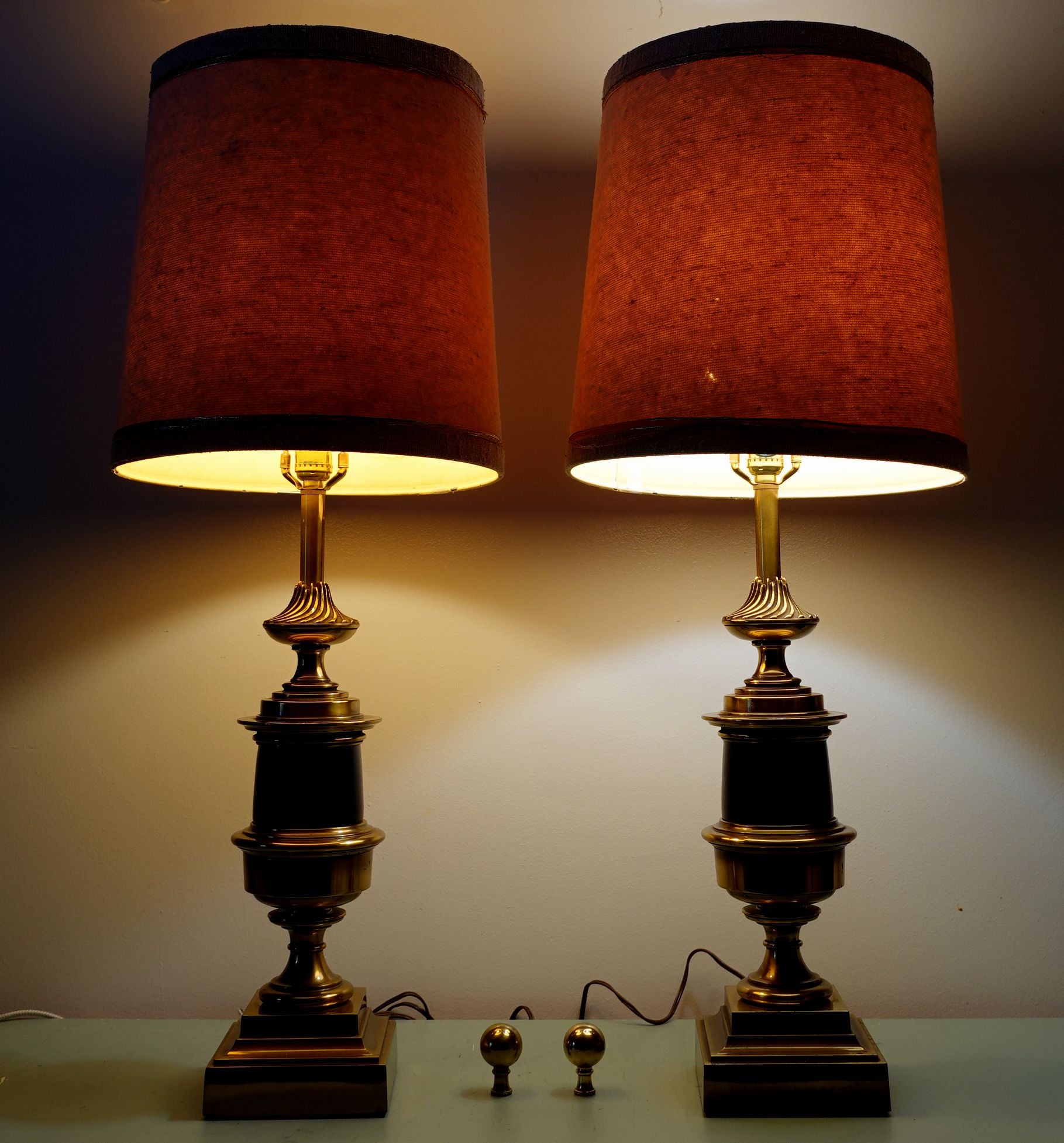Tall Pair of 1940's Stiffel urn table lamps with marble and brass and onyx lamps and the original grasscloth shades having gold threading. Tested in good working condition (light bobs are not included).



 