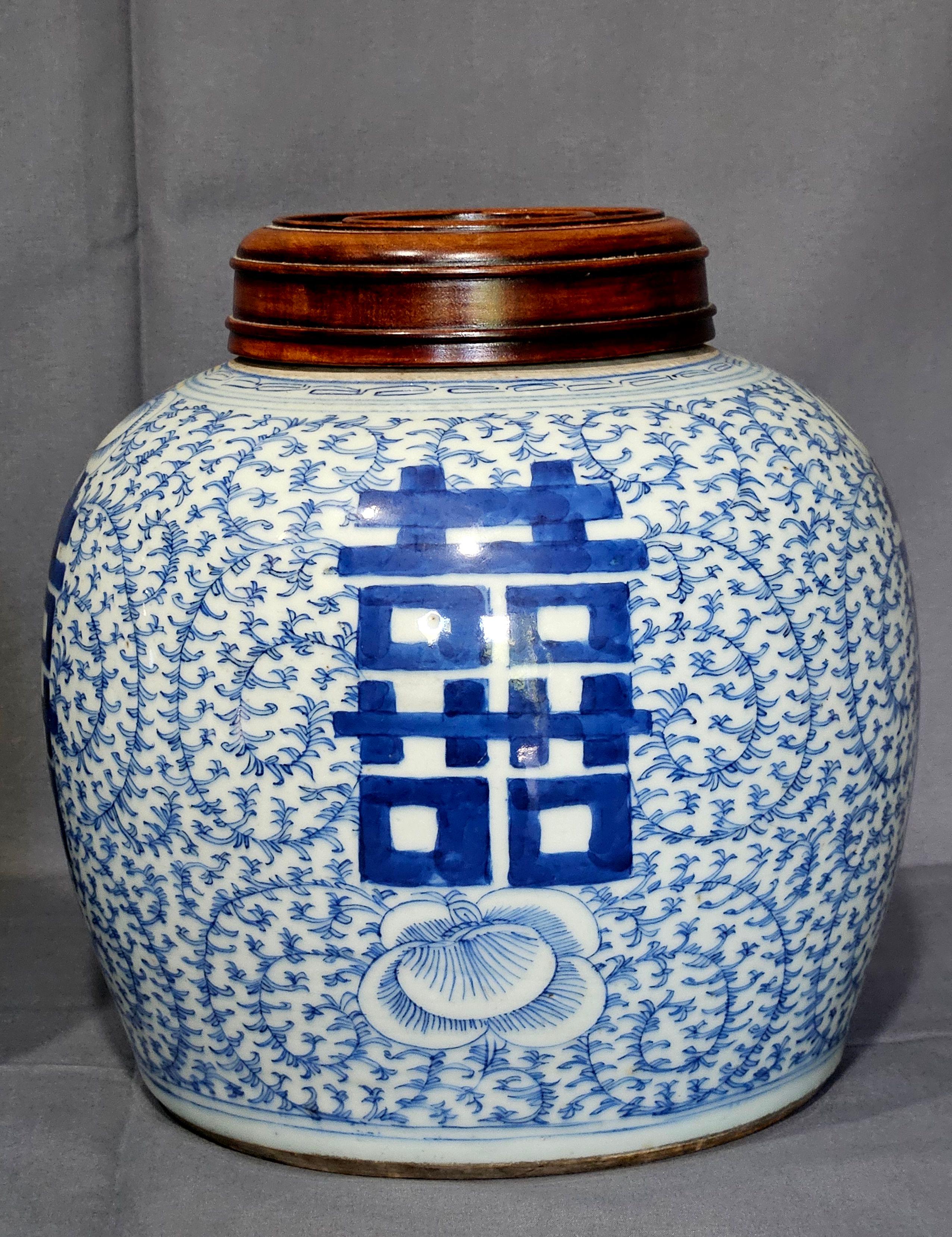 Chinois Paire de pots à gingembre anciens en porcelaine chinoise bleue et blanche, 19e siècle en vente