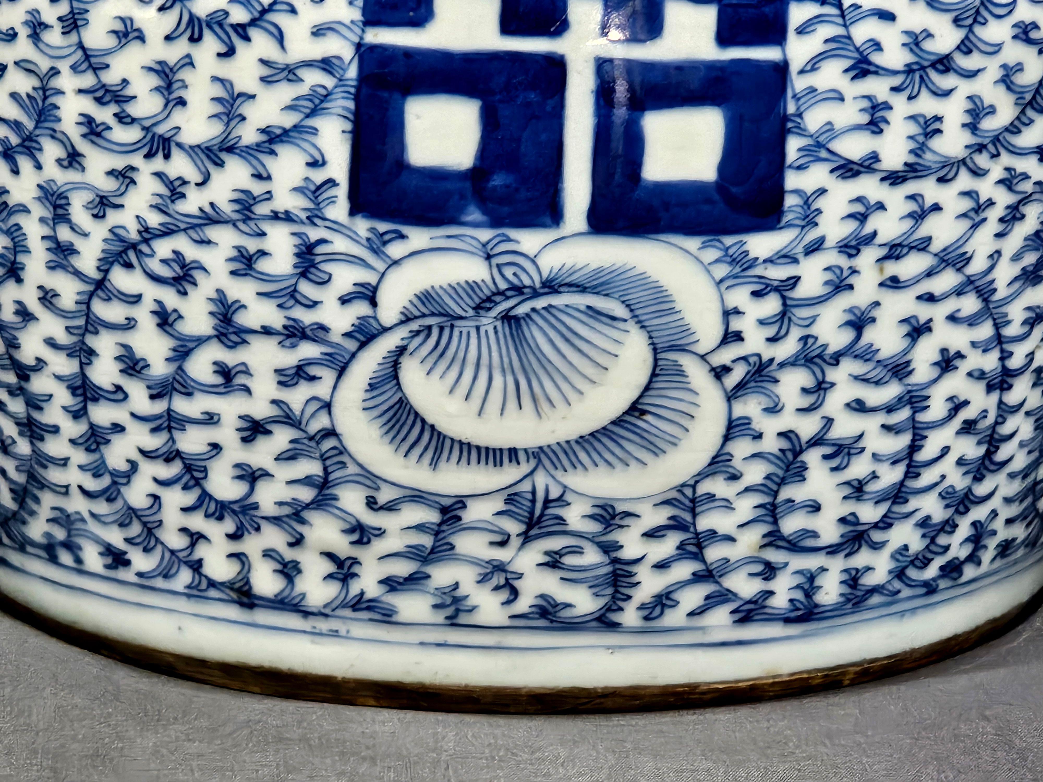 Paire de pots à gingembre anciens en porcelaine chinoise bleue et blanche, 19e siècle Excellent état - En vente à Norton, MA