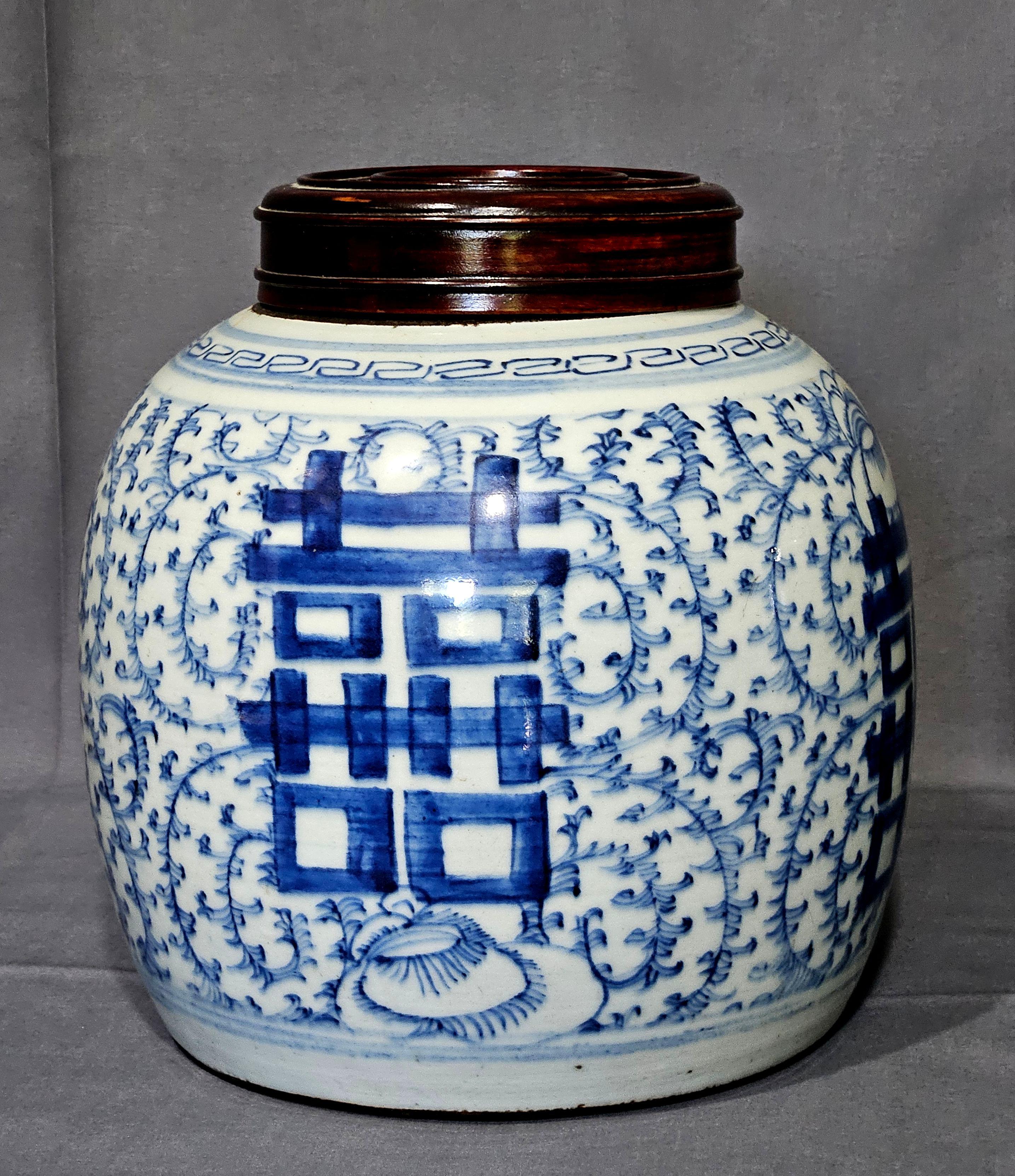 Fait main Paire de pots à gingembre anciens en porcelaine chinoise bleue et blanche, 19e siècle en vente