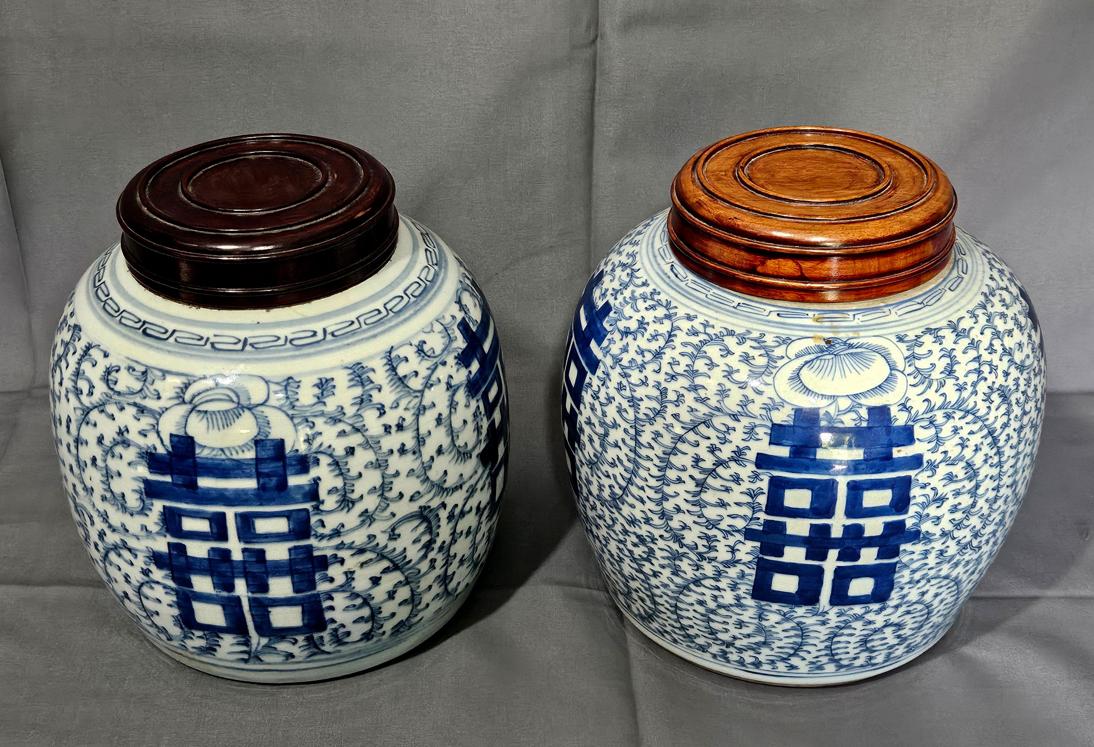 Paire de pots à gingembre anciens en porcelaine chinoise bleue et blanche, 19e siècle en vente 2