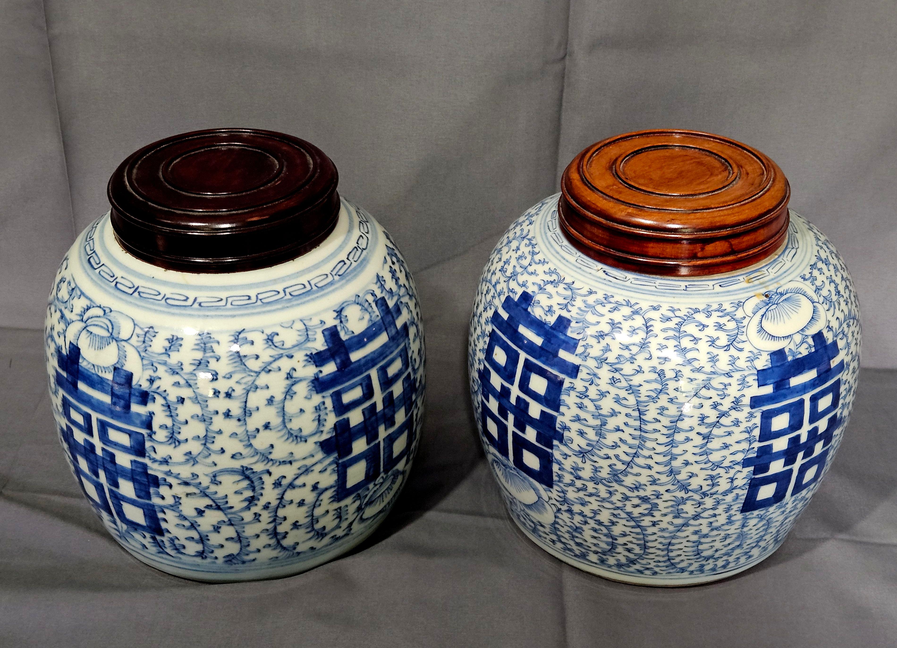 Paire de pots à gingembre anciens en porcelaine chinoise bleue et blanche, 19e siècle en vente 6